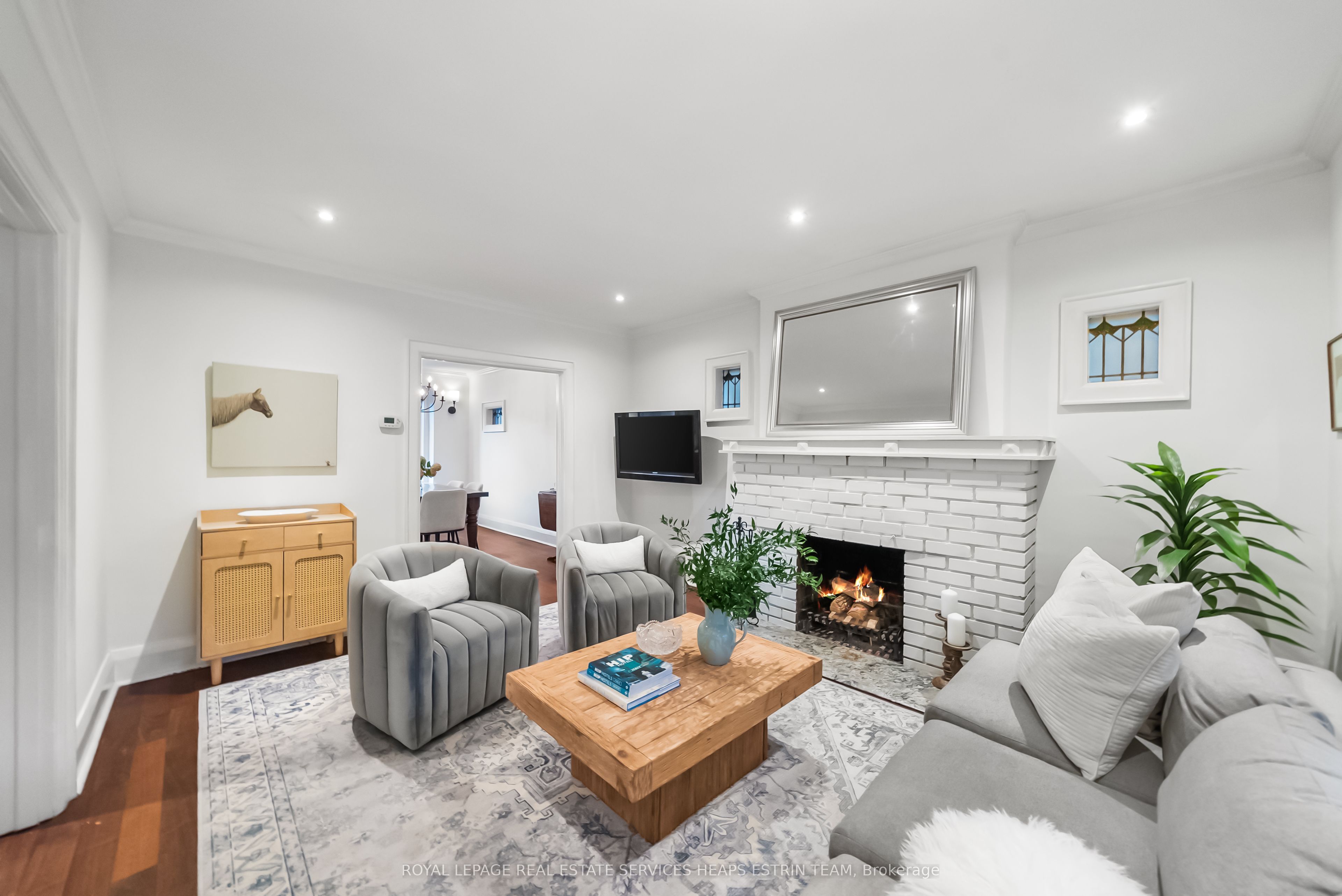 48 Manor Road W Property Photo 3