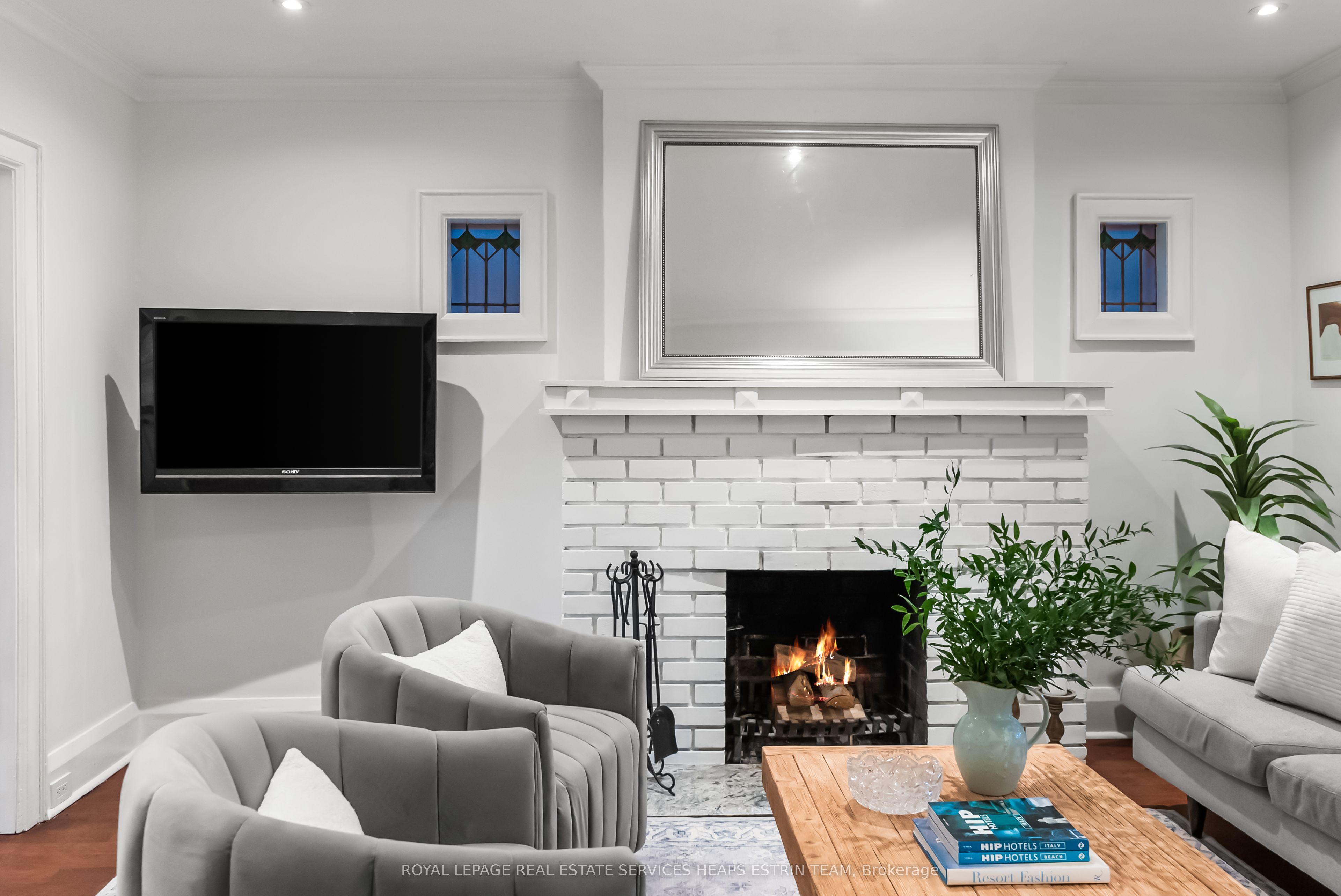 48 Manor Road W Property Photo 4