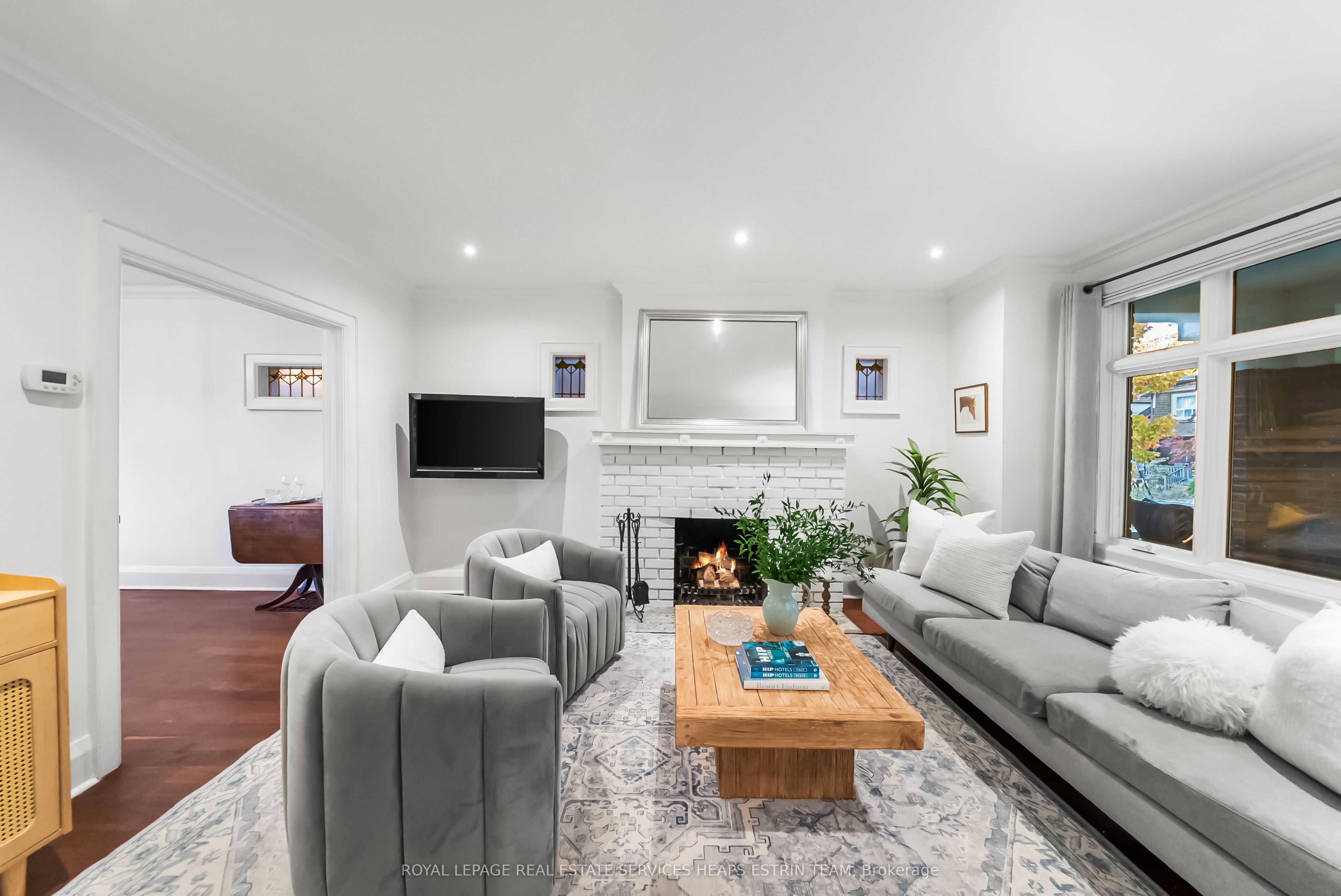 48 Manor Road W Property Photo 5