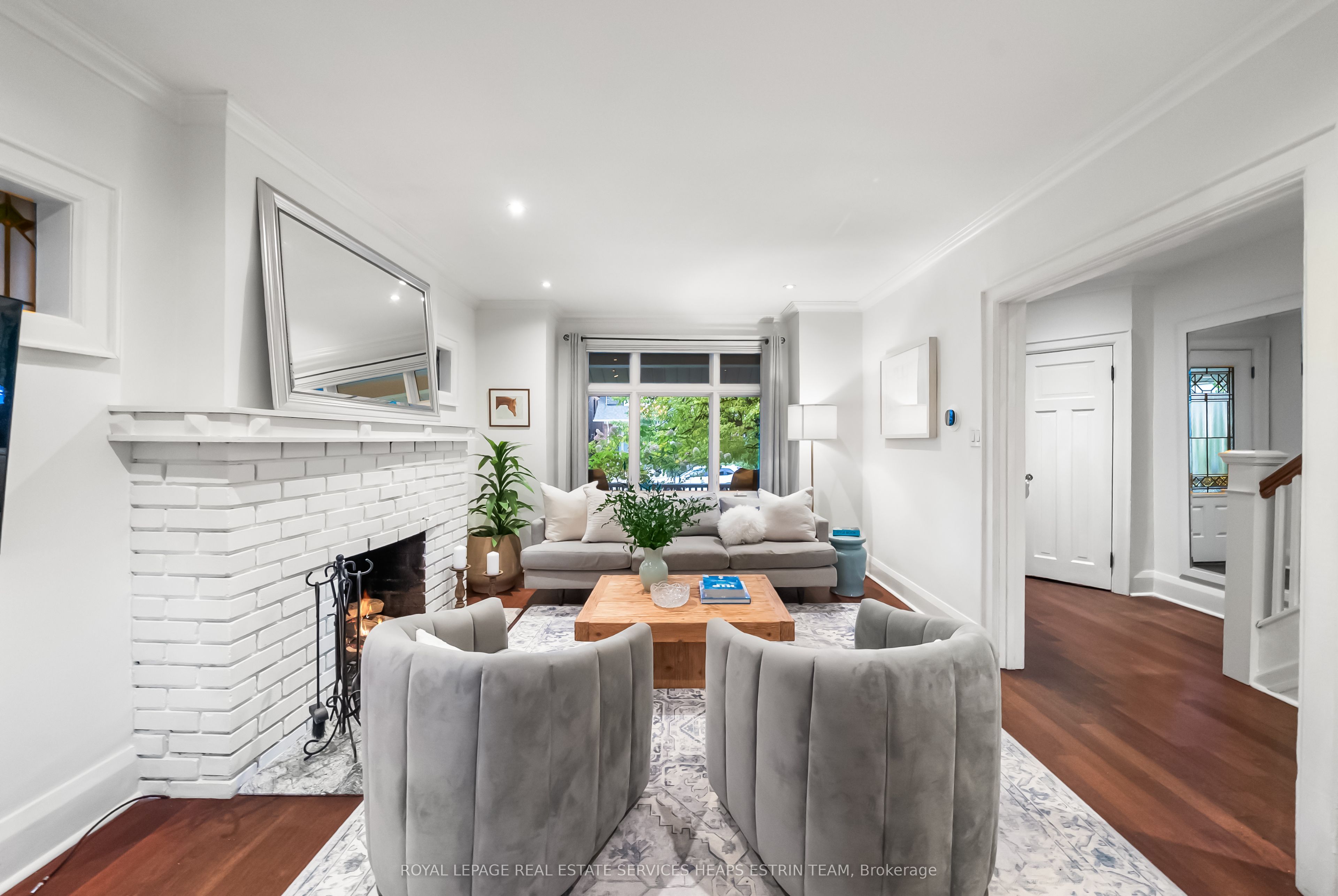 48 Manor Road W Property Photo 7