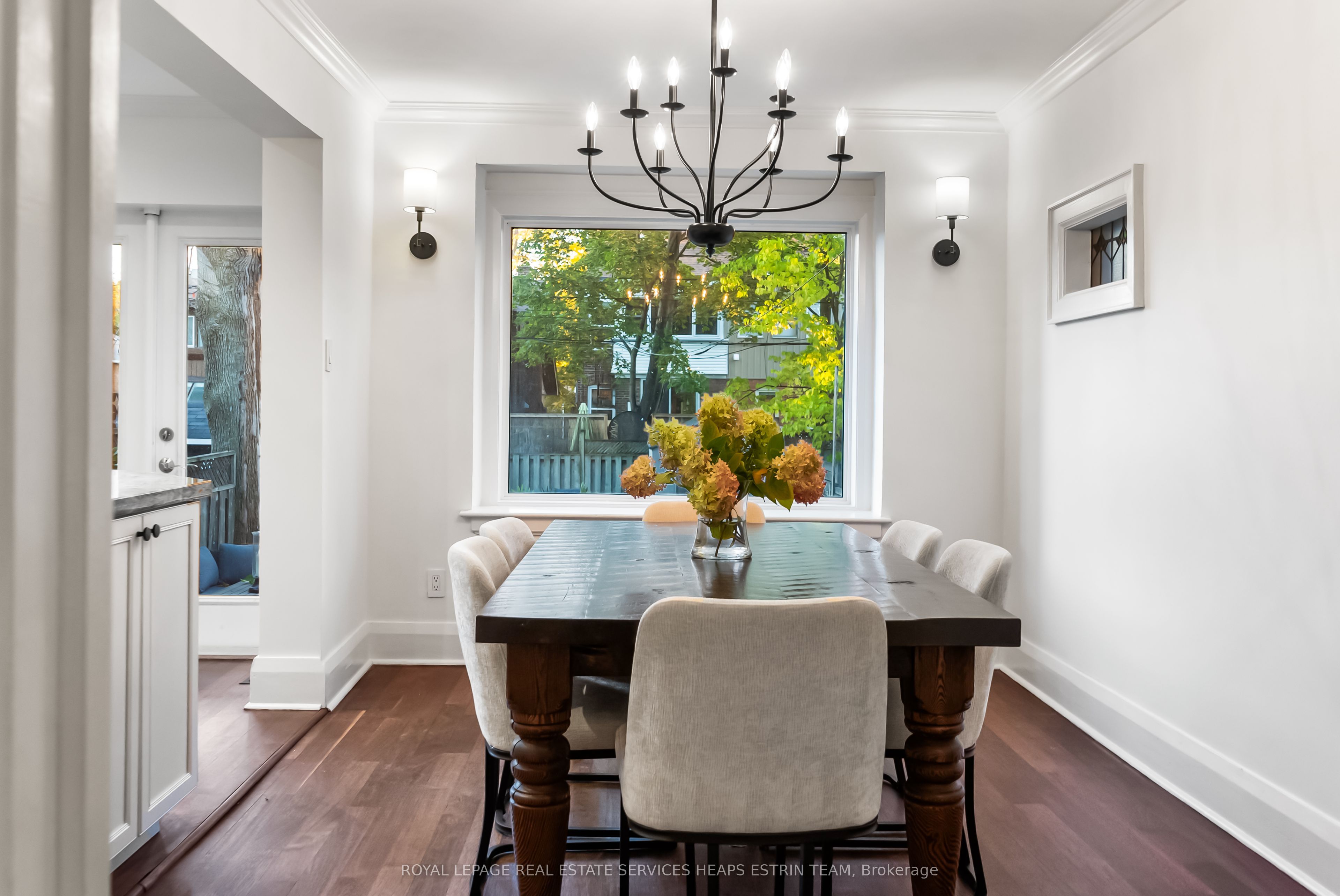 48 Manor Road W Property Photo 9