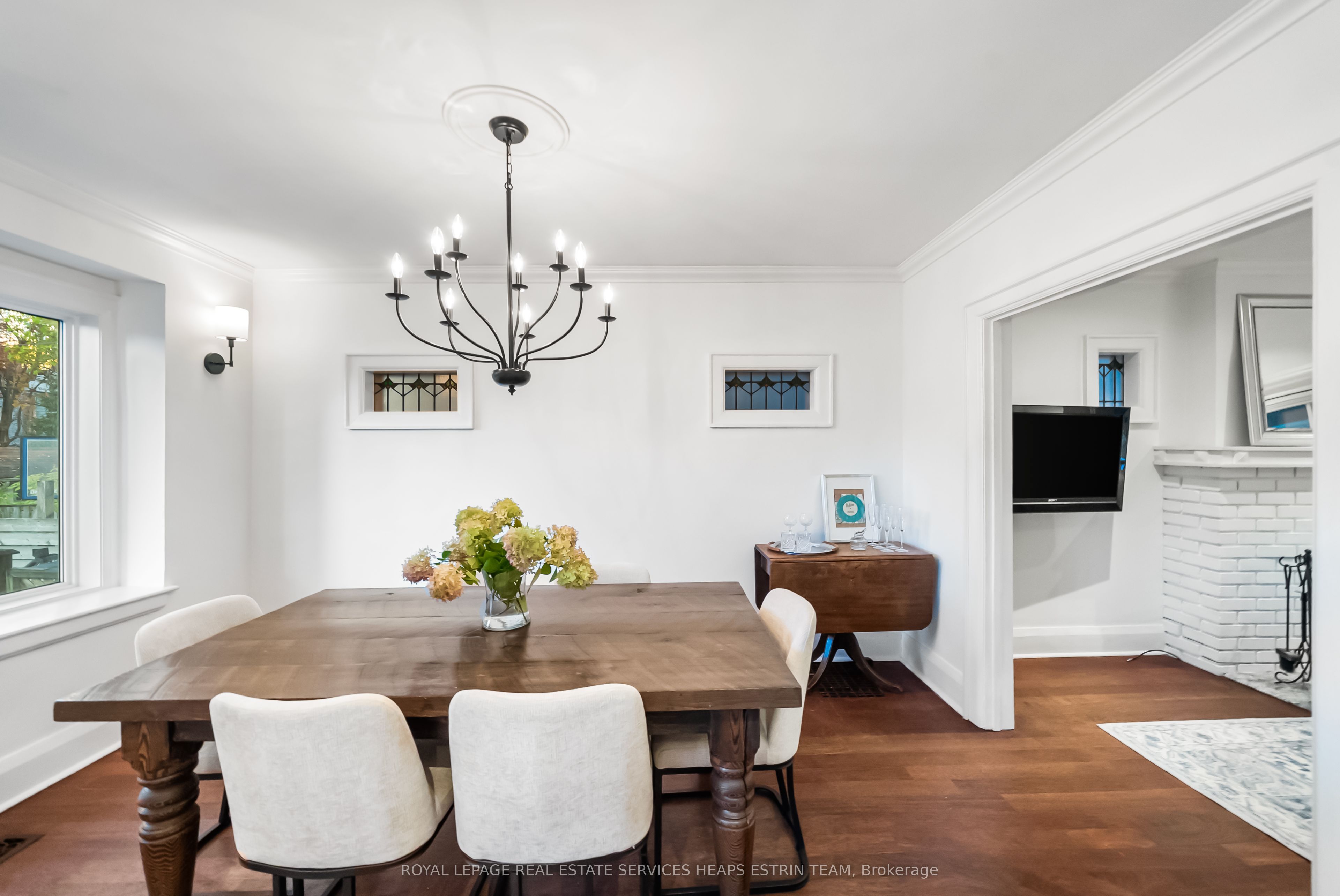 48 Manor Road W Property Photo 10