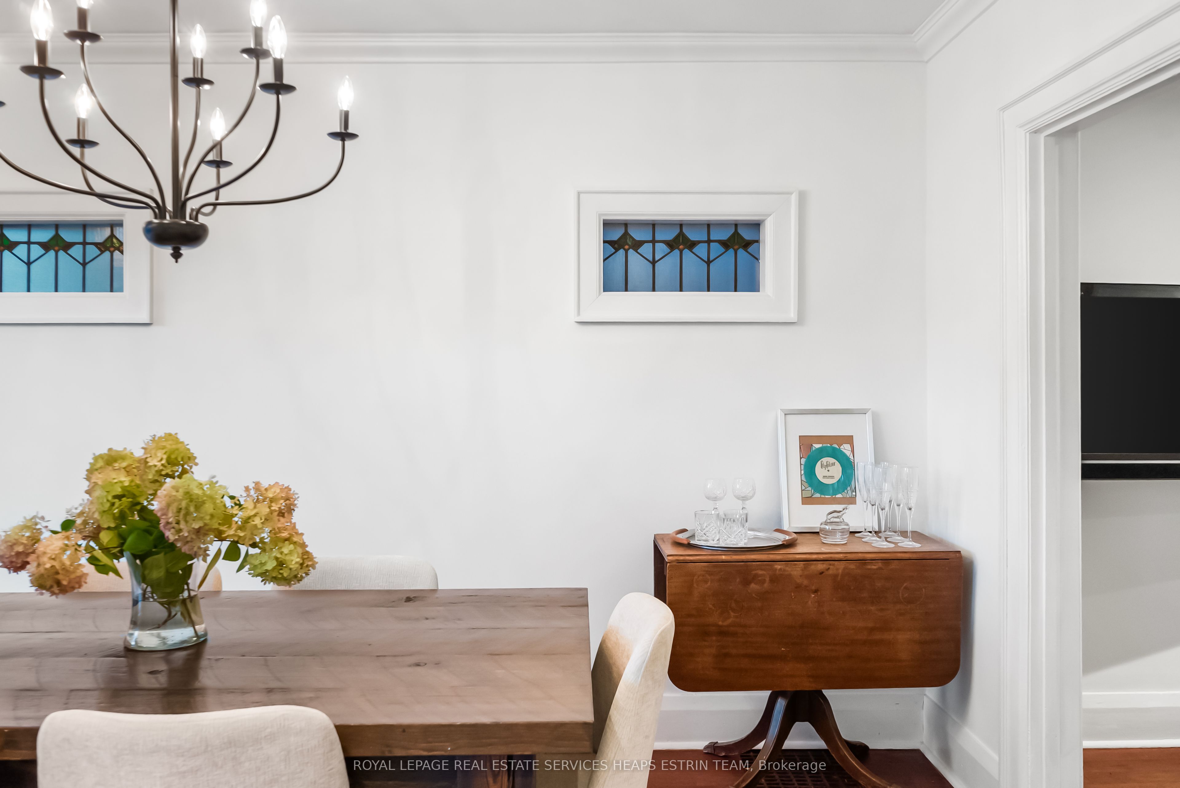 48 Manor Road W Property Photo 11