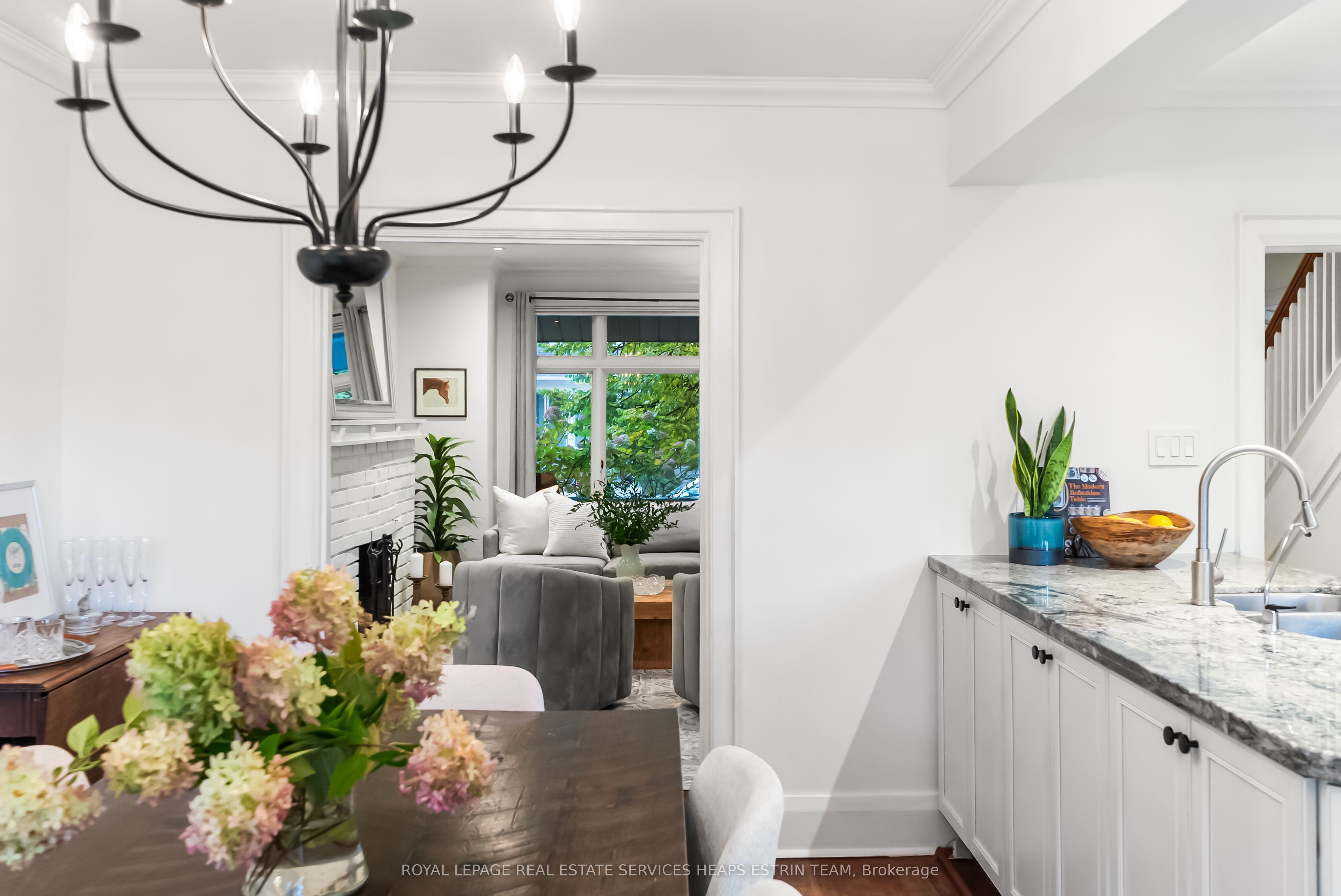 48 Manor Road W Property Photo 12