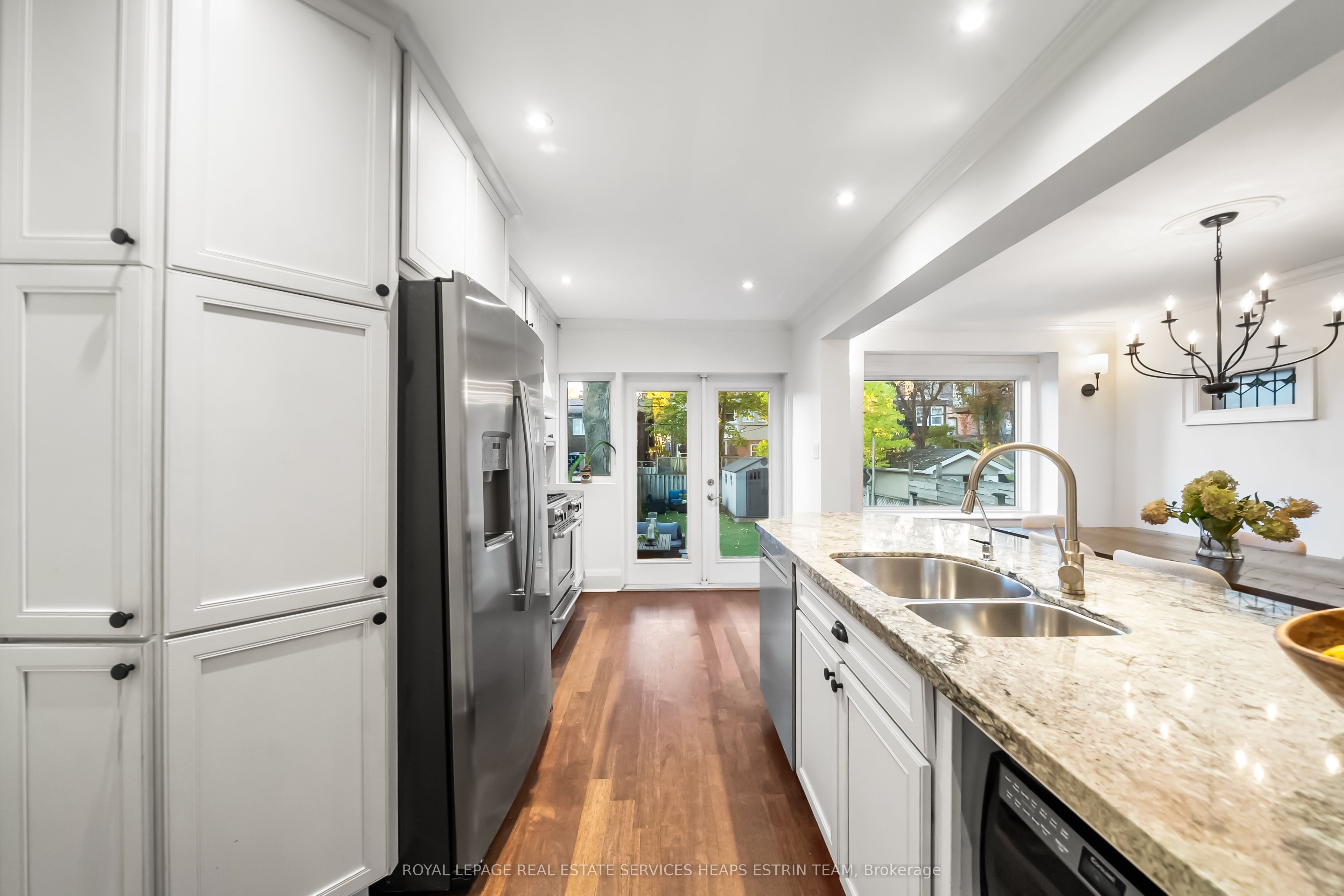 48 Manor Road W Property Photo 14