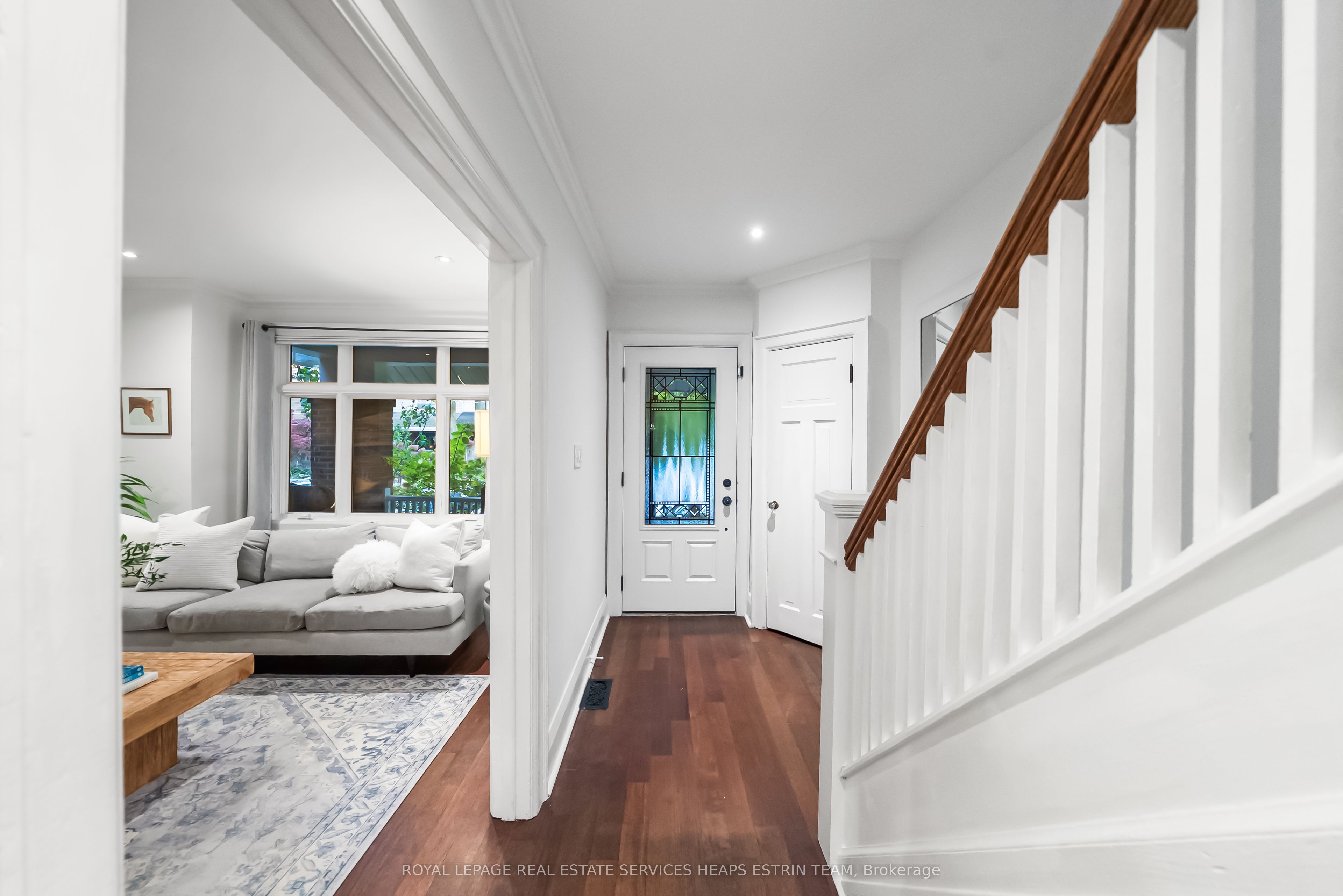 48 Manor Road W Property Photo 17