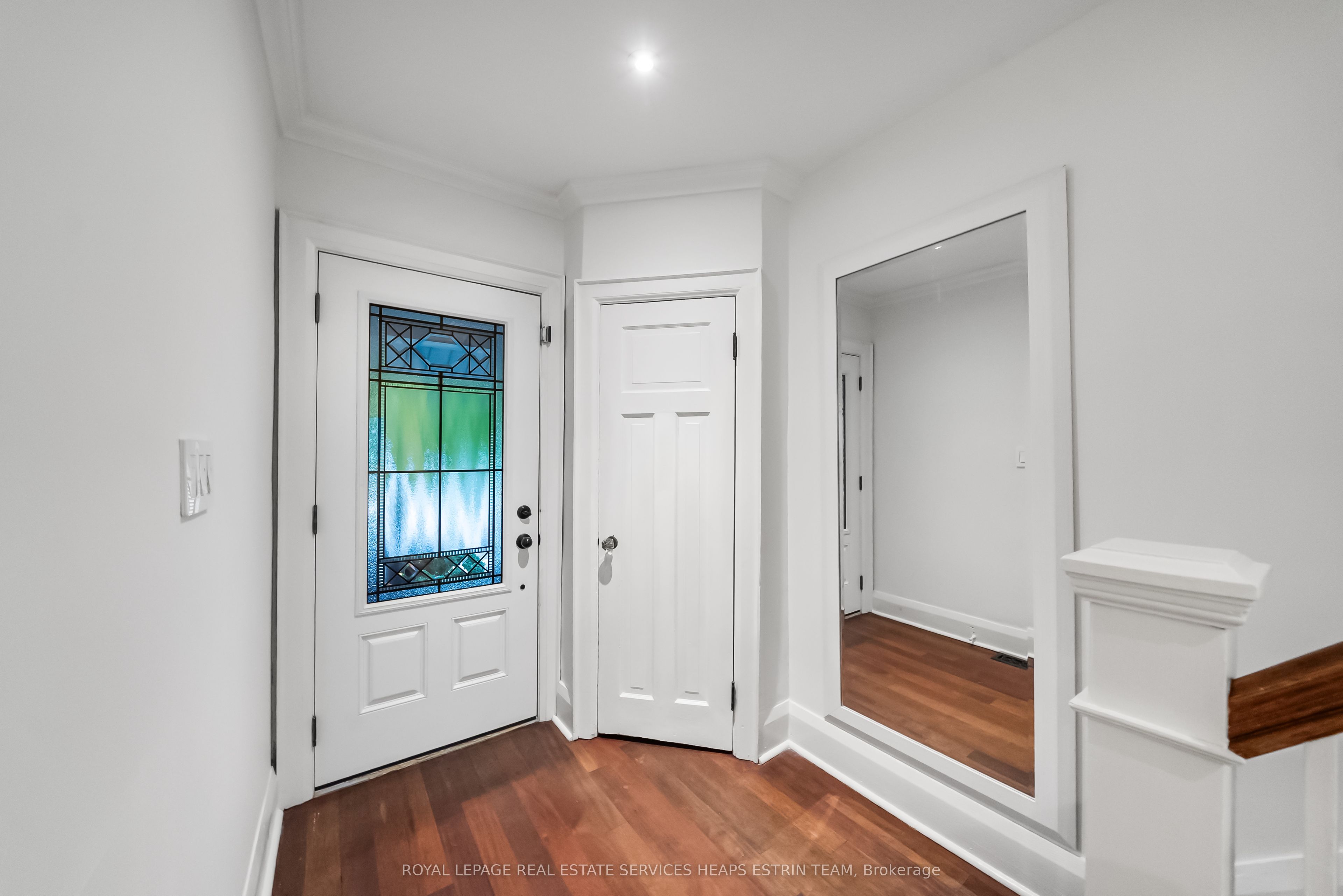 48 Manor Road W Property Photo 18