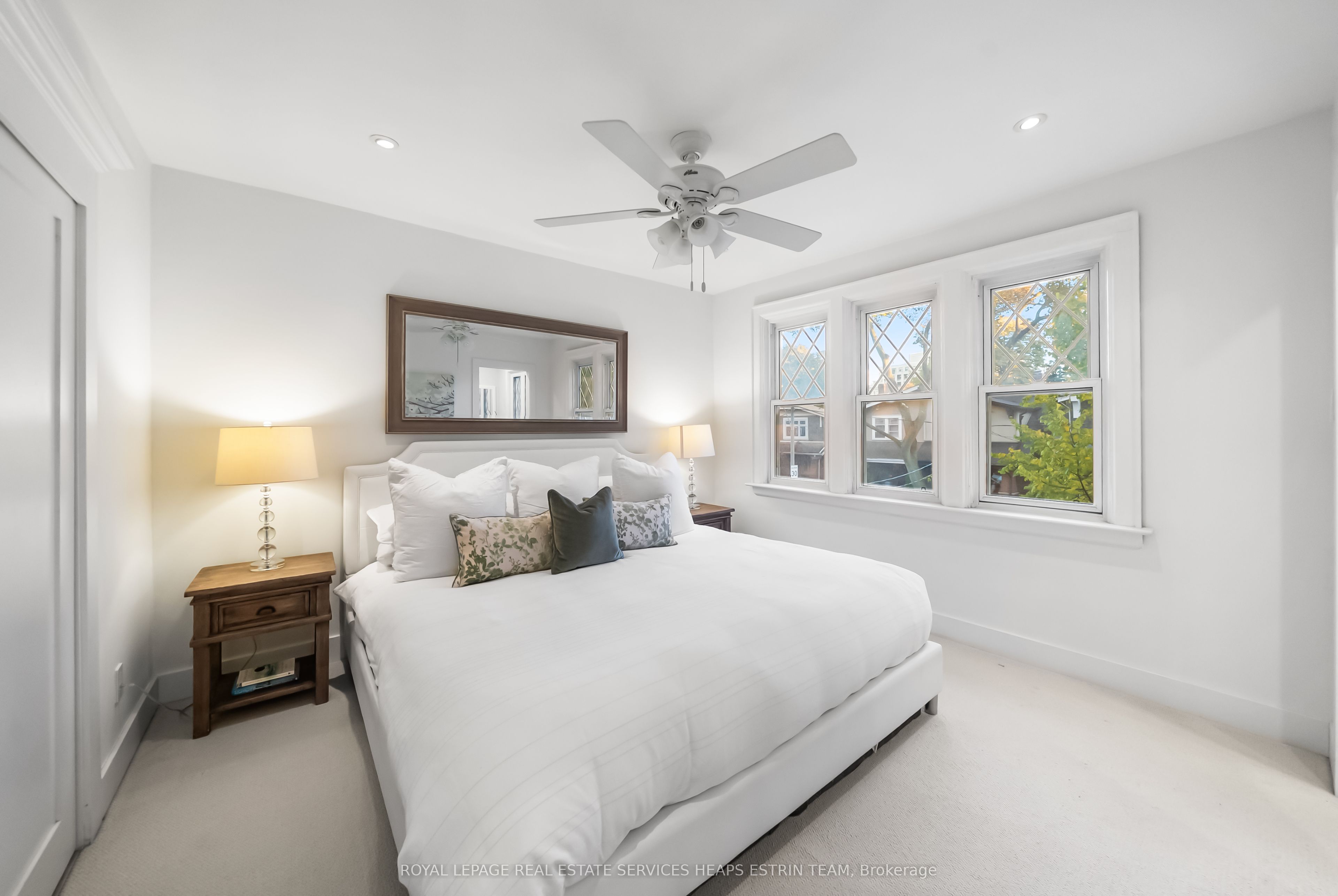 48 Manor Road W Property Photo 19