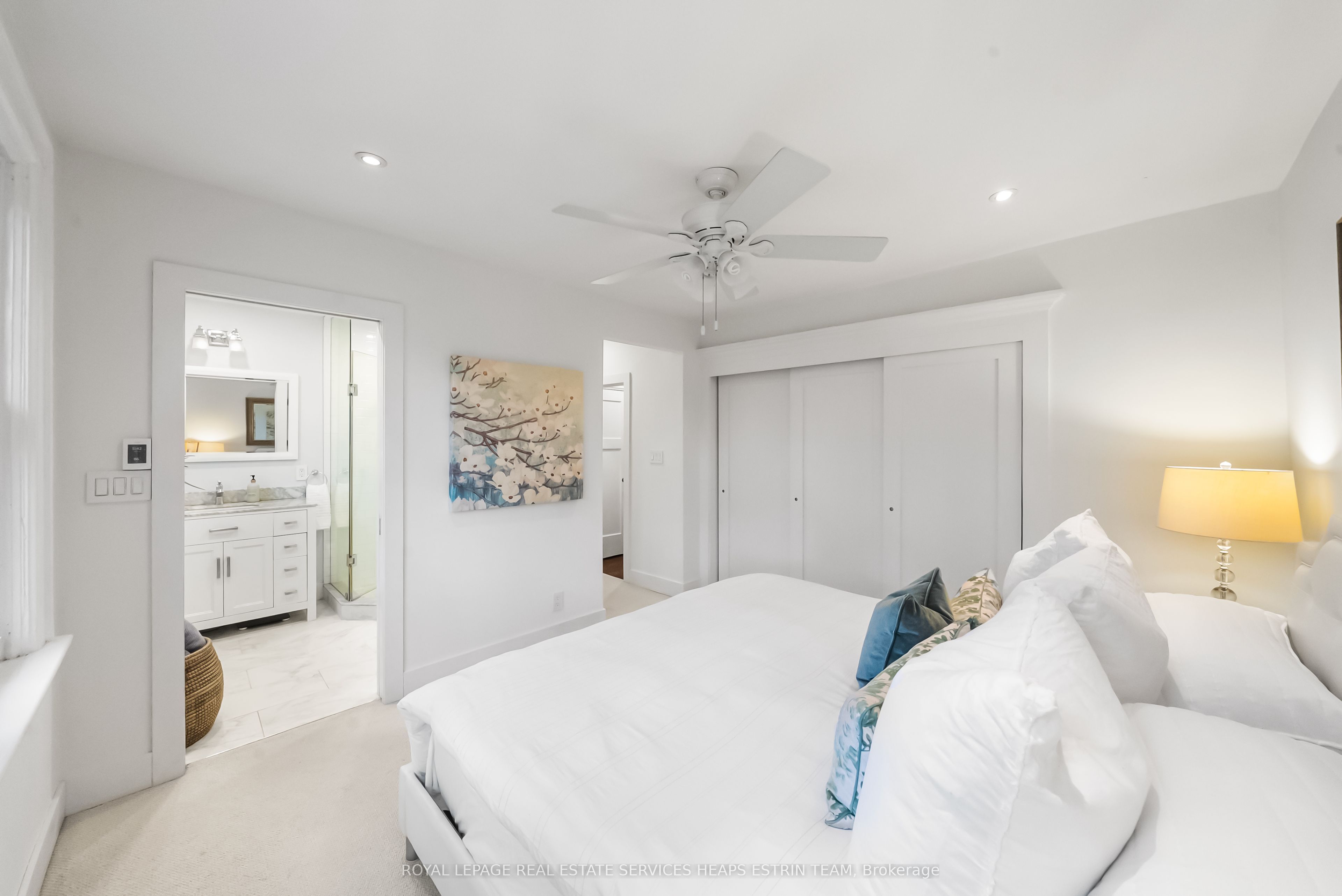 48 Manor Road W Property Photo 20