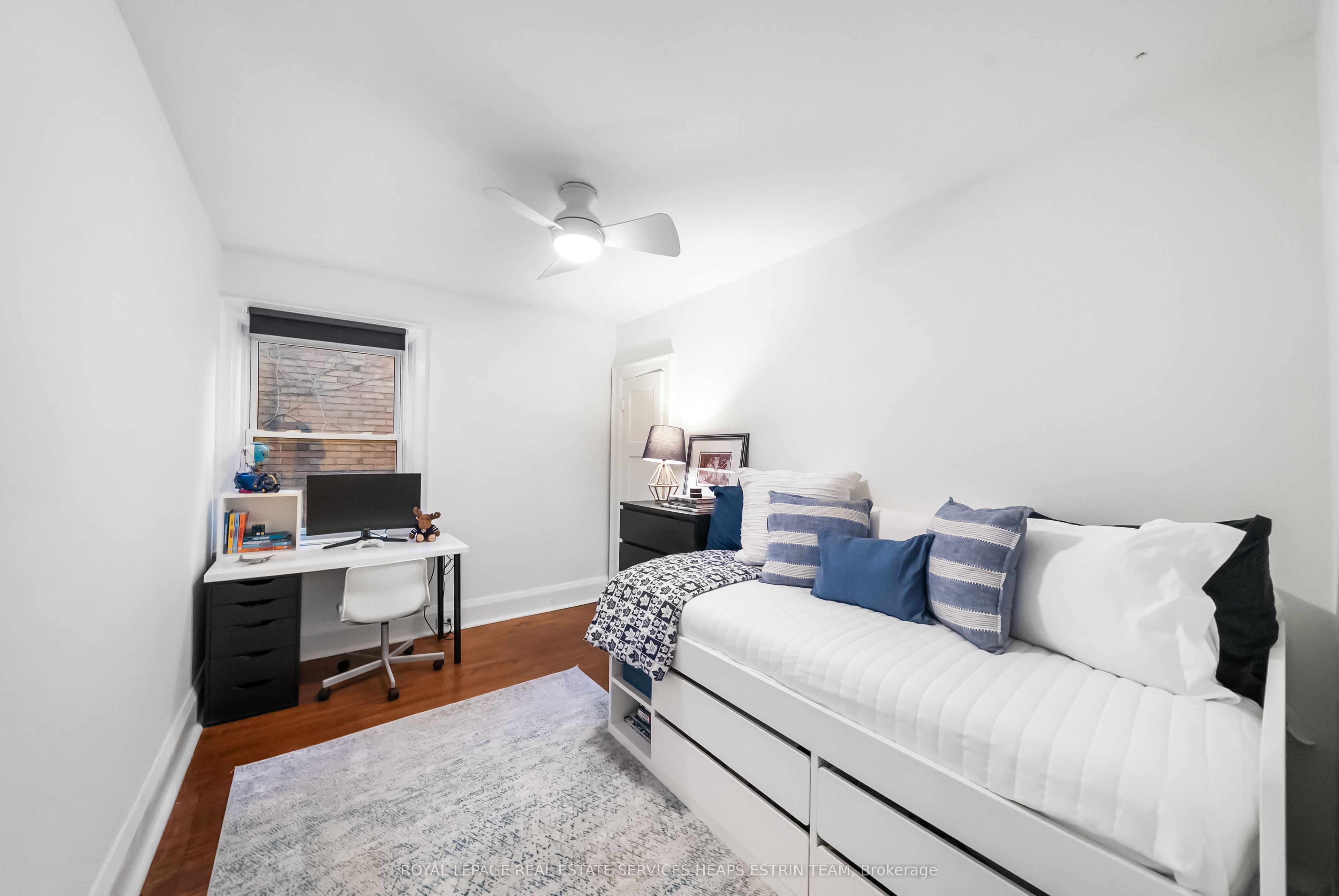 48 Manor Road W Property Photo 25