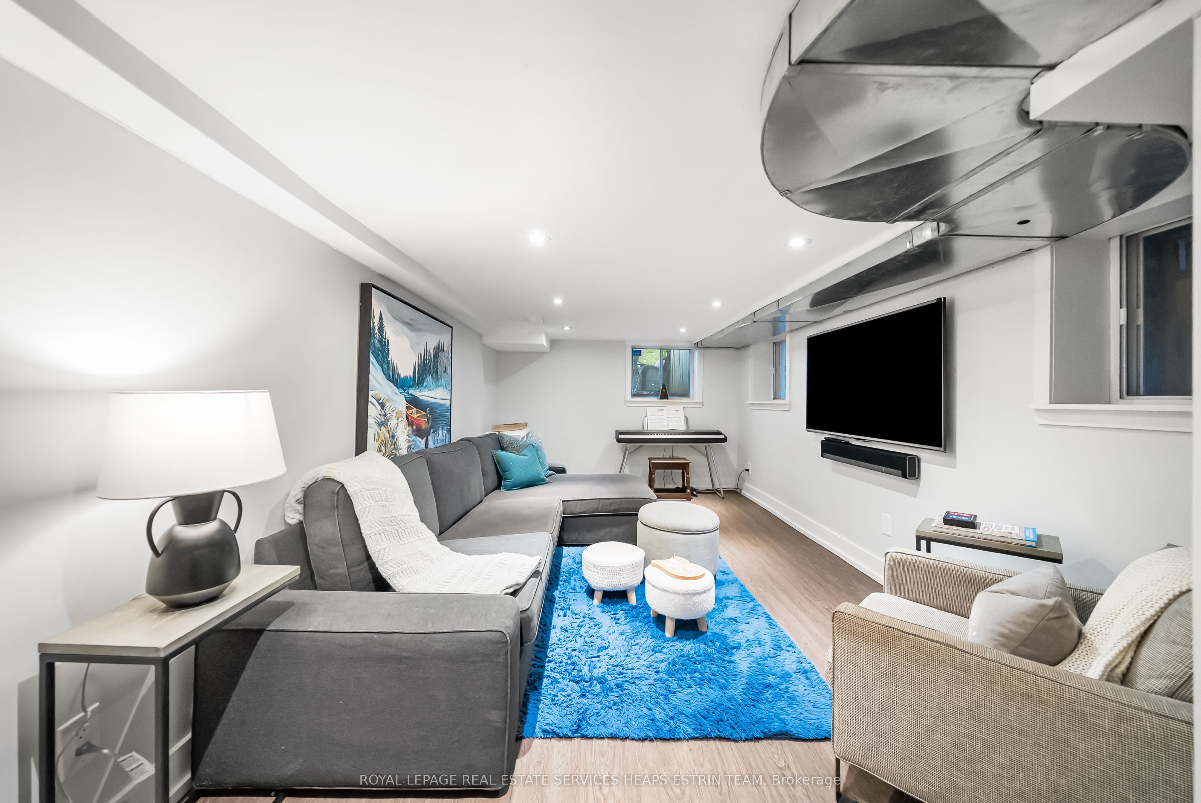 48 Manor Road W Property Photo 28