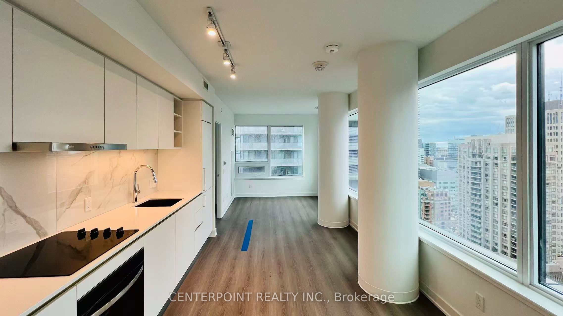 8 Wellesley Street W 2916 Property Photo 3