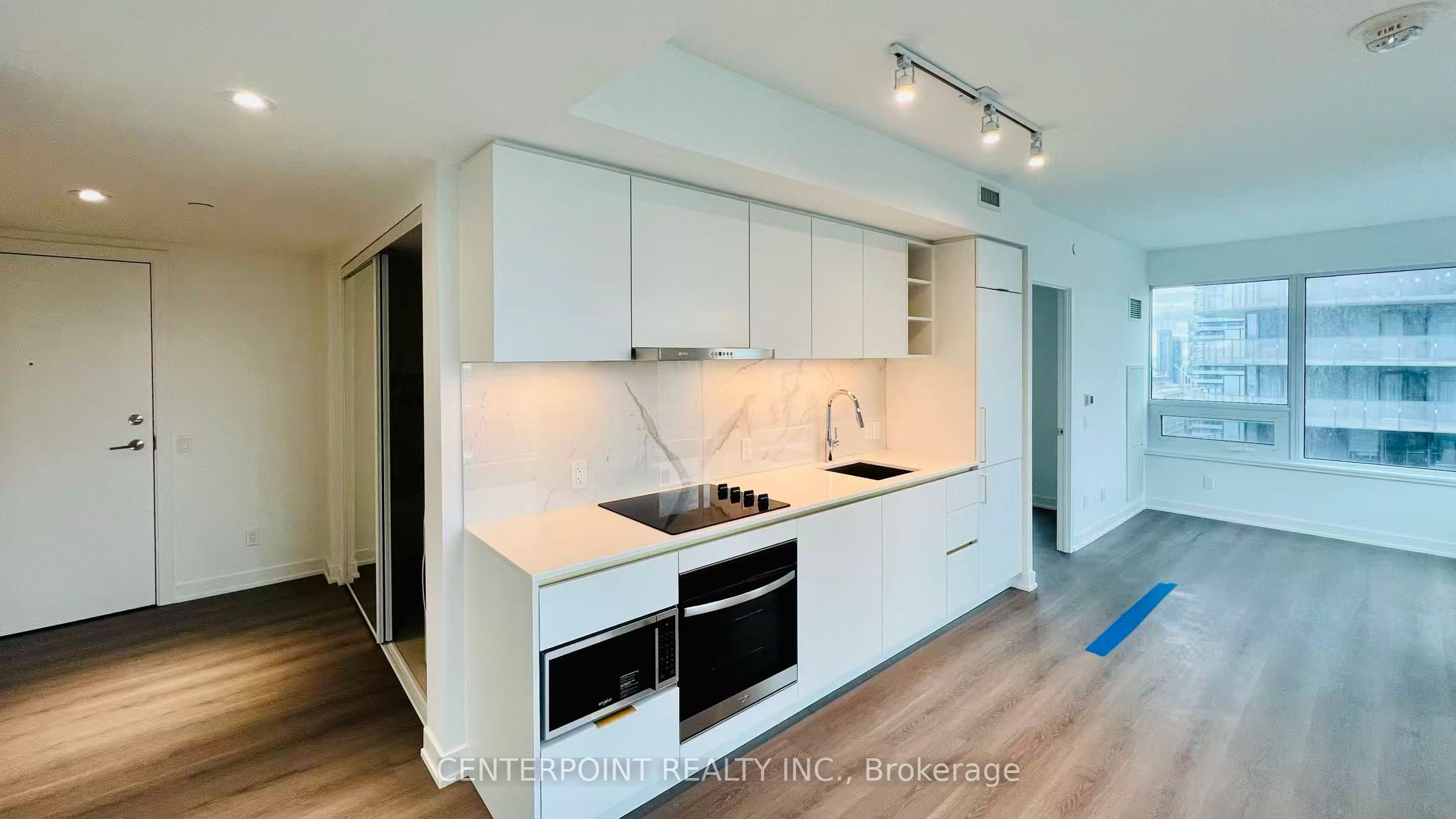 8 Wellesley Street W 2916 Property Photo 4