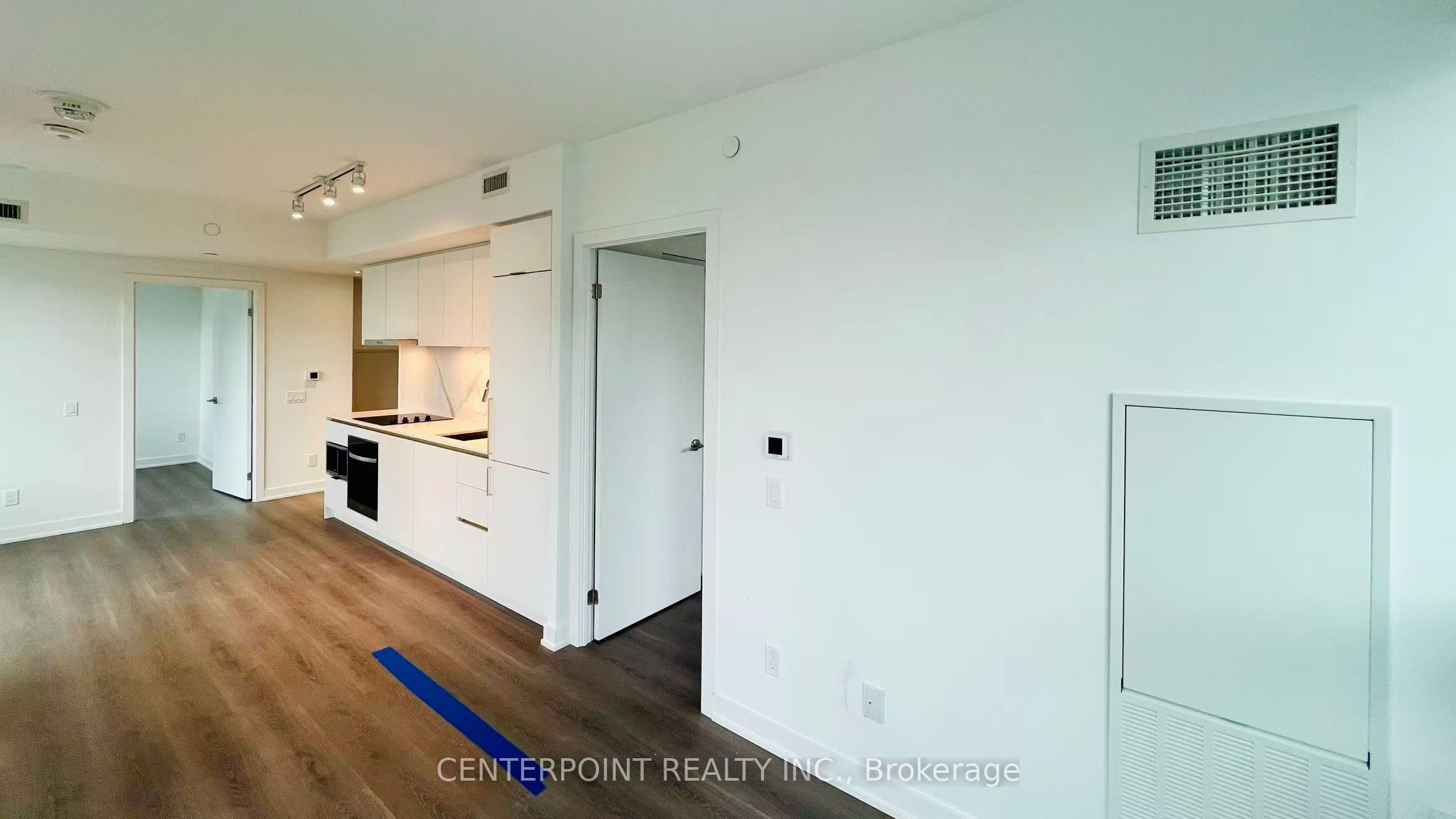 8 Wellesley Street W 2916 Property Photo 5