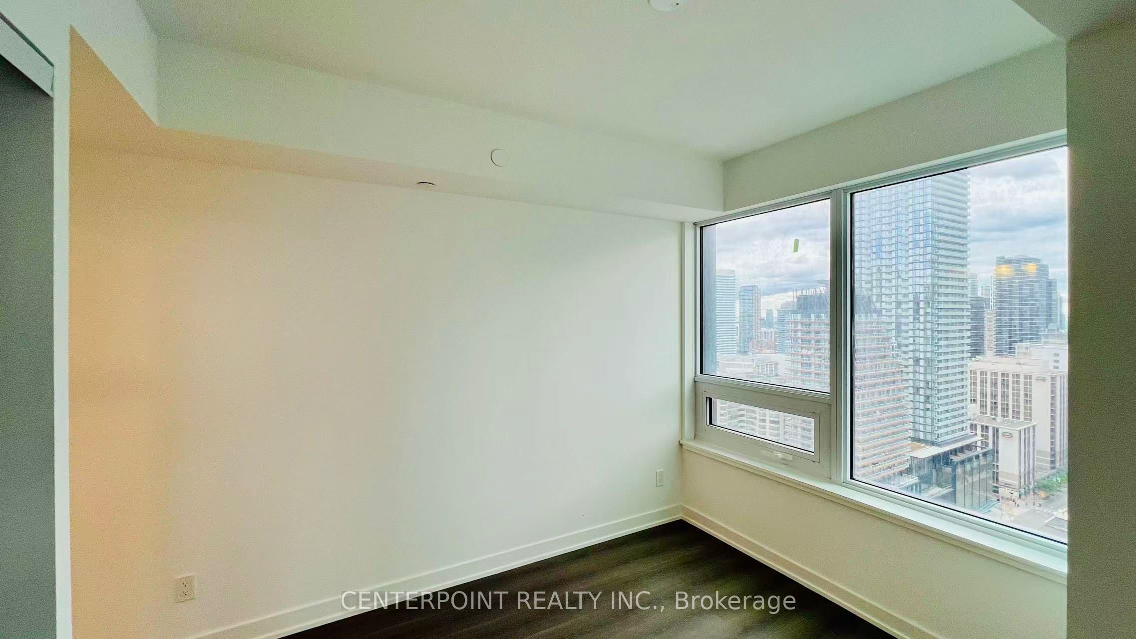 8 Wellesley Street W 2916 Property Photo 8