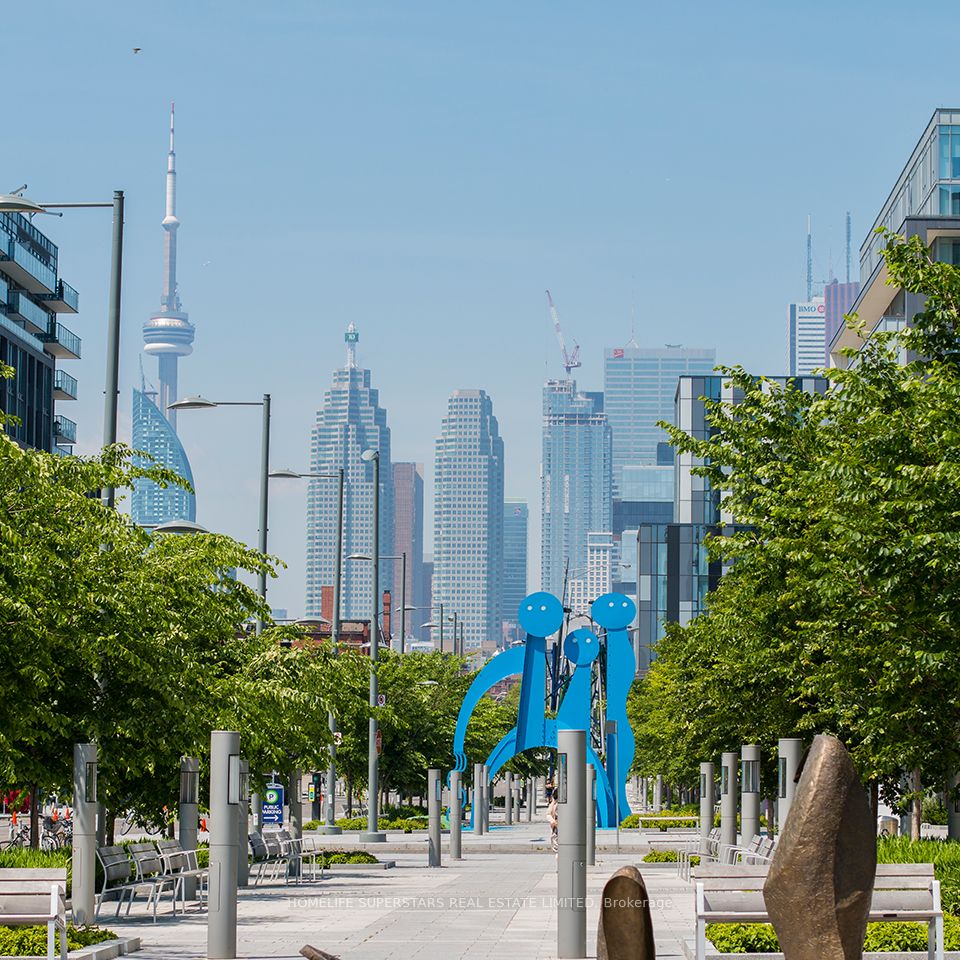 464 Front Street E Property Photo 4