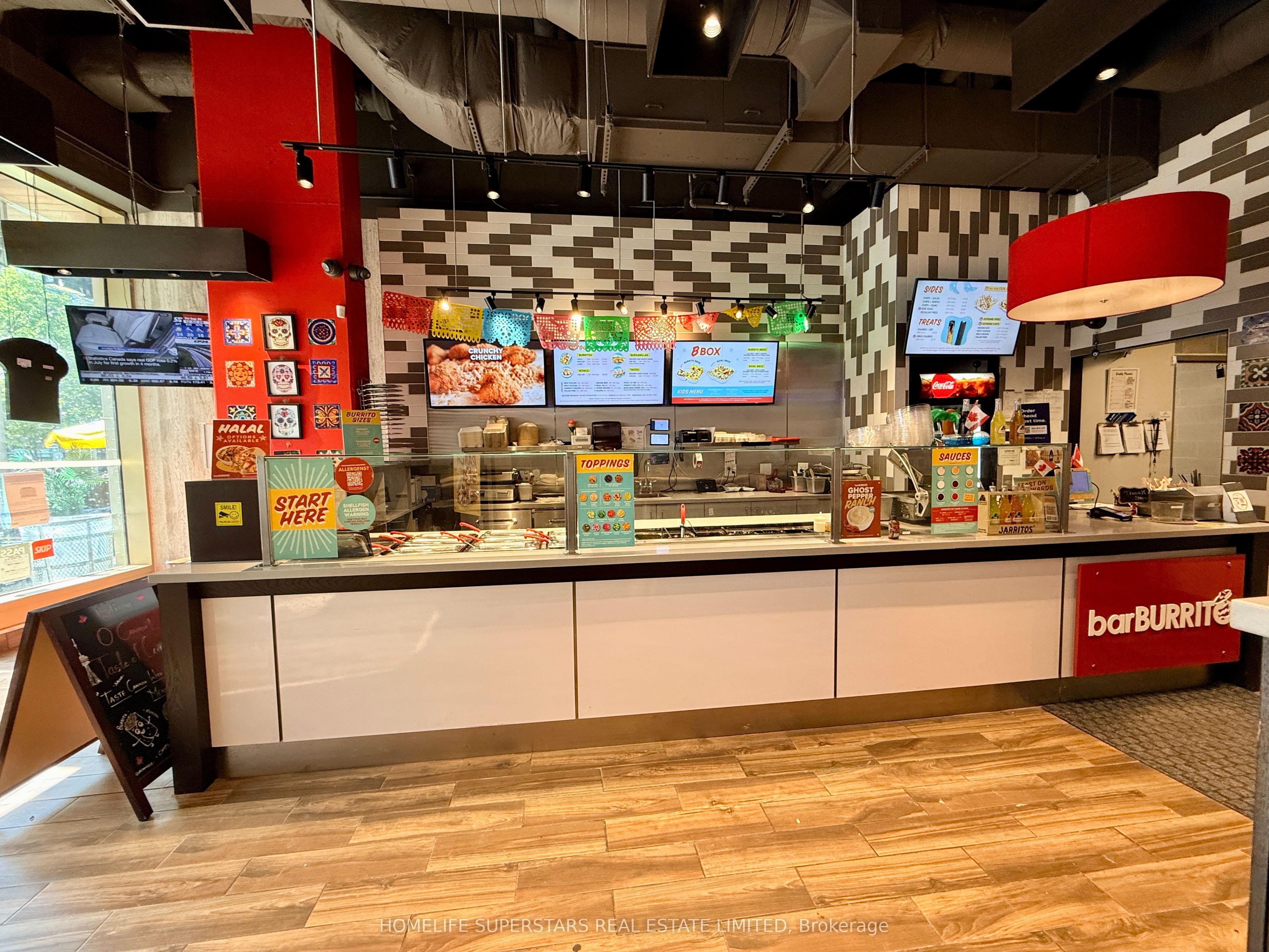 464 Front Street E Property Photo 5