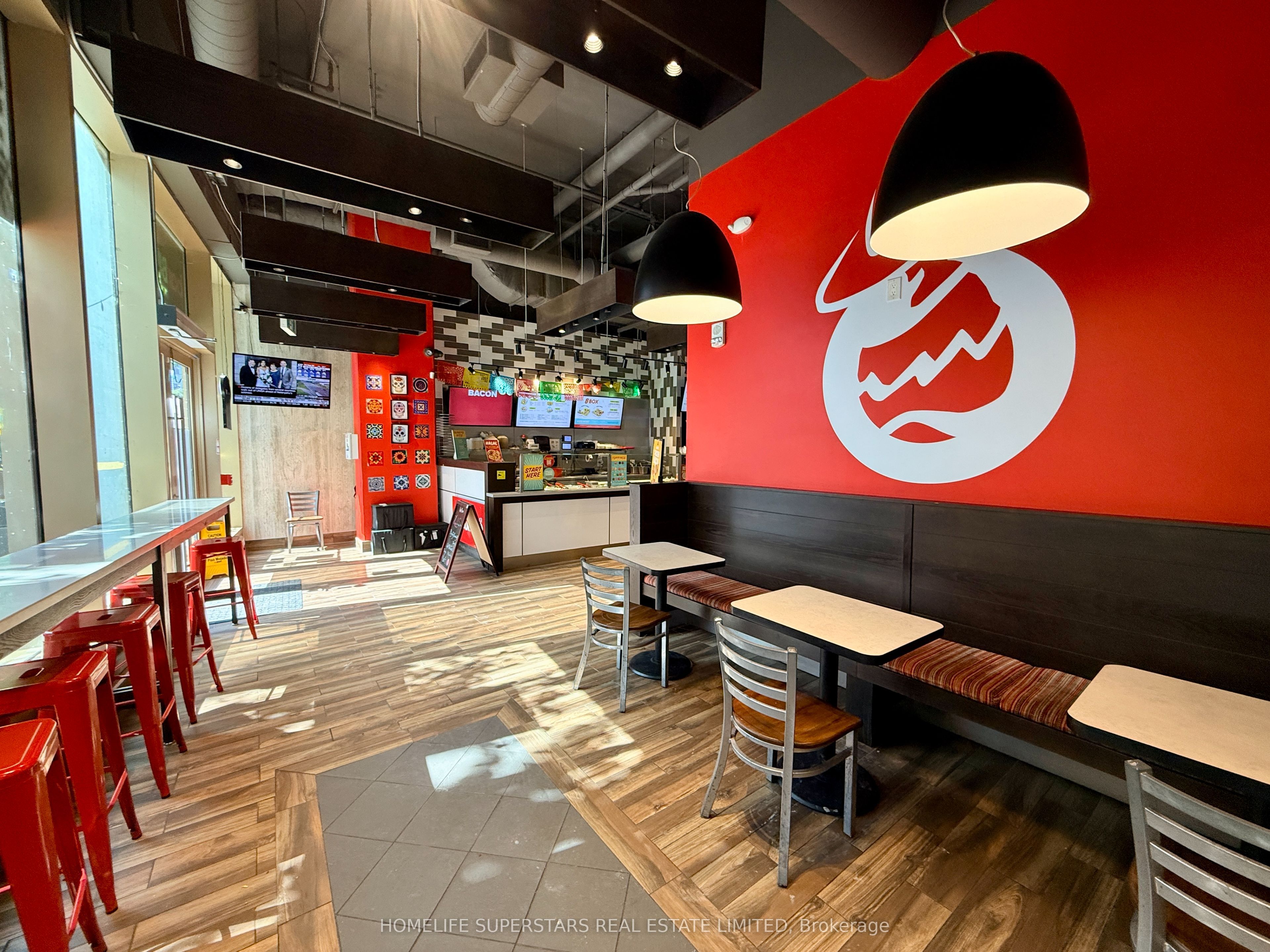 464 Front Street E Property Photo 8