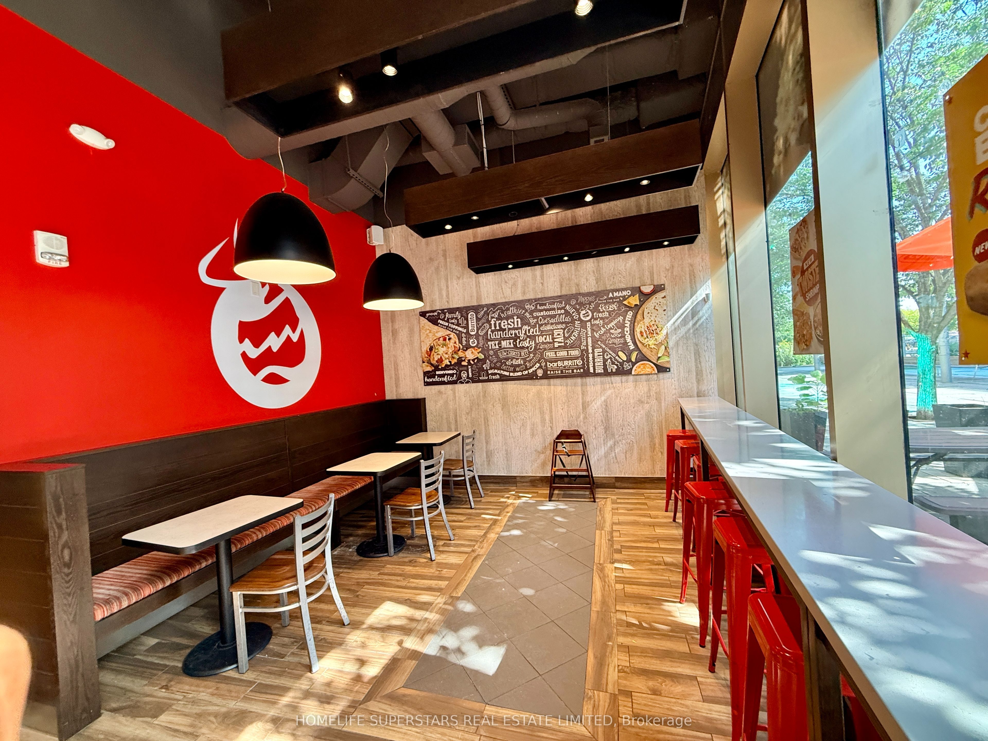 464 Front Street E Property Photo 9