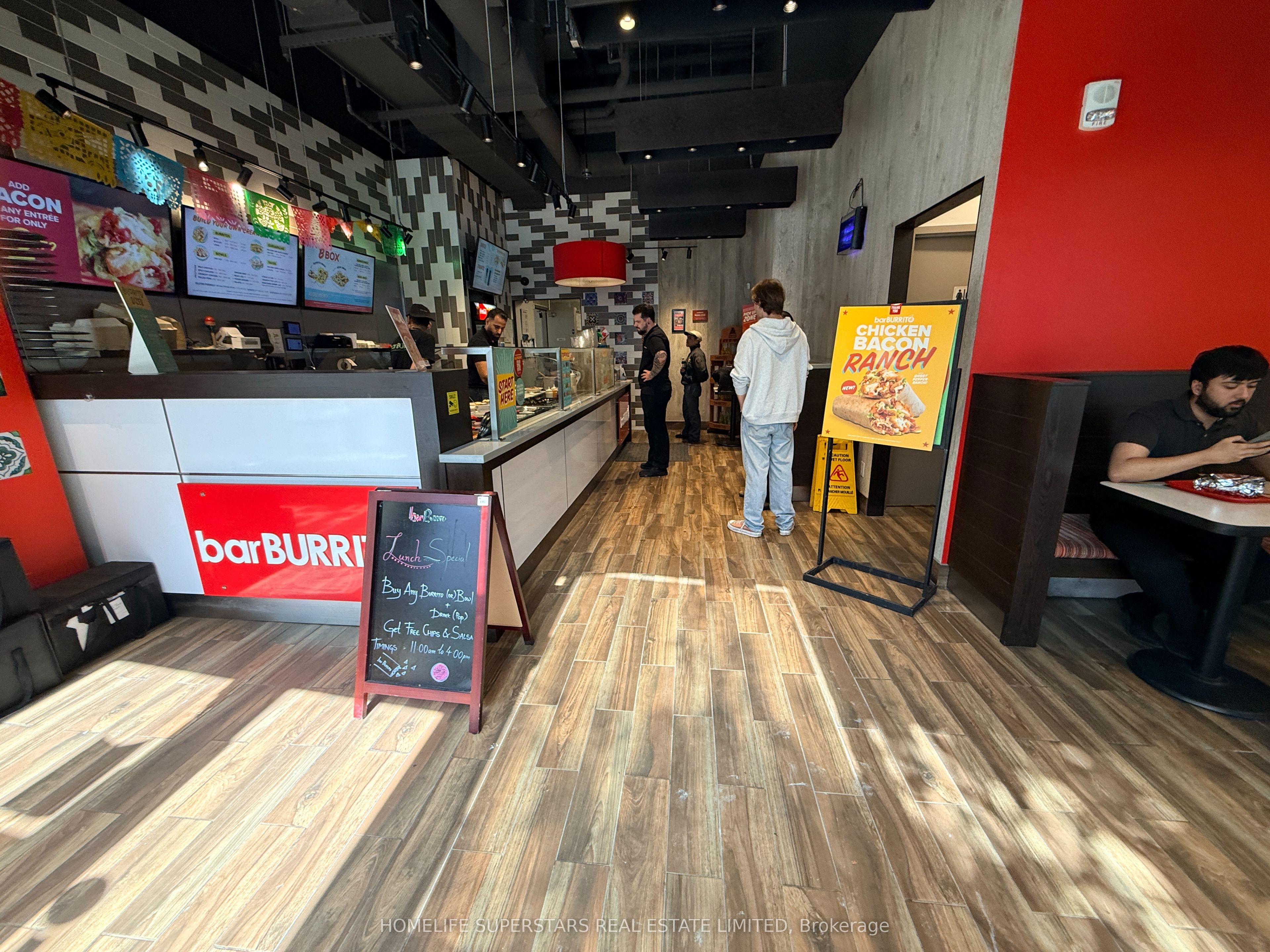 464 Front Street E Property Photo 10