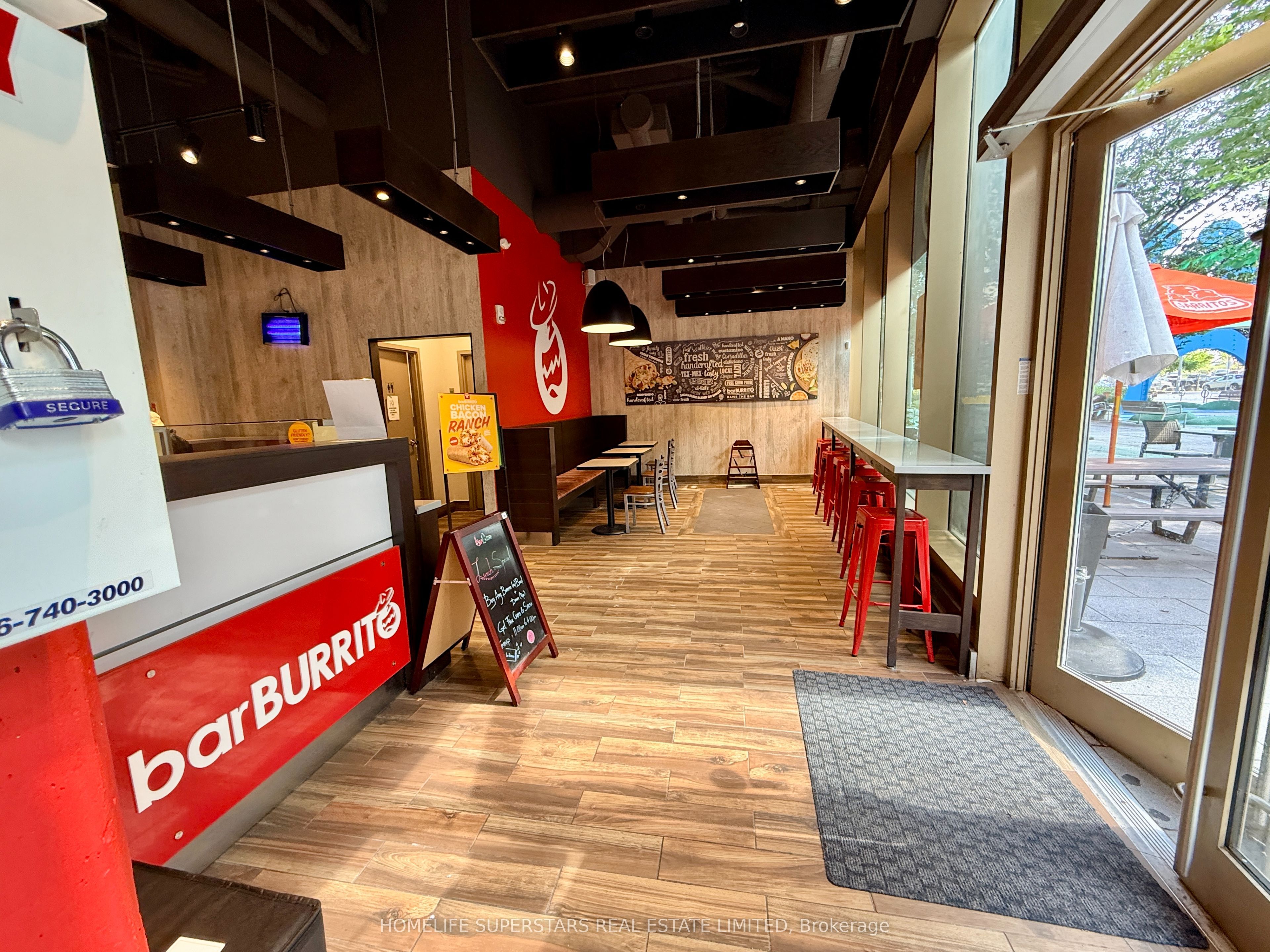 464 Front Street E Property Photo 11