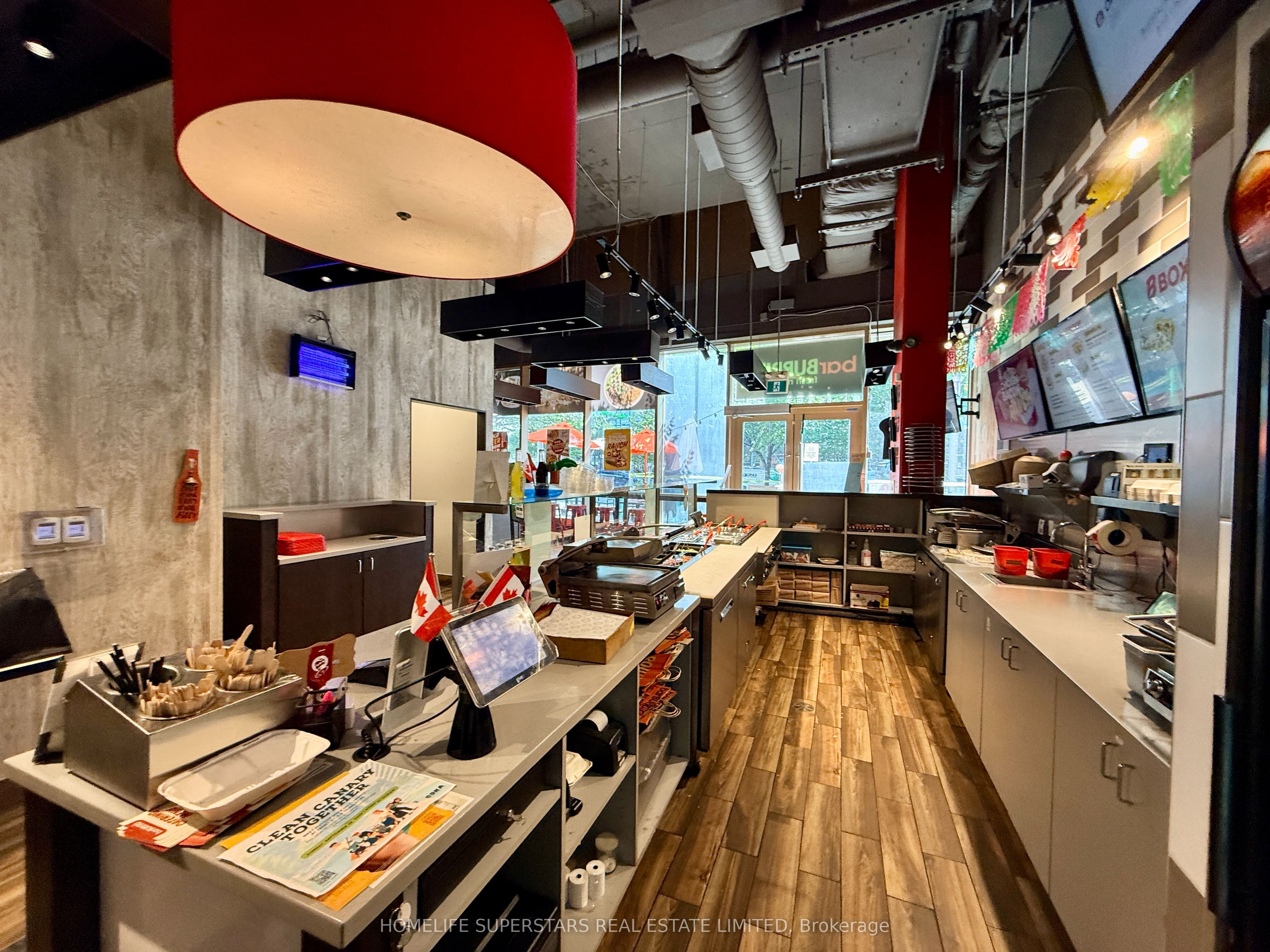 464 Front Street E Property Photo 13