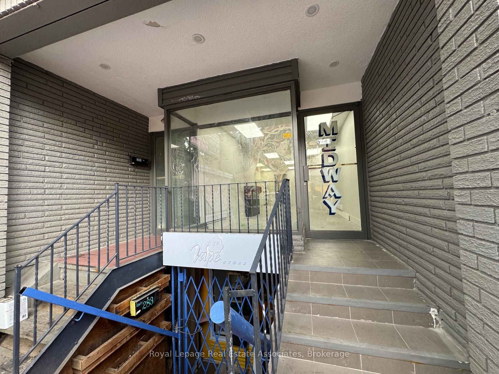 283 Augusta Avenue Main Level Property Photo 1