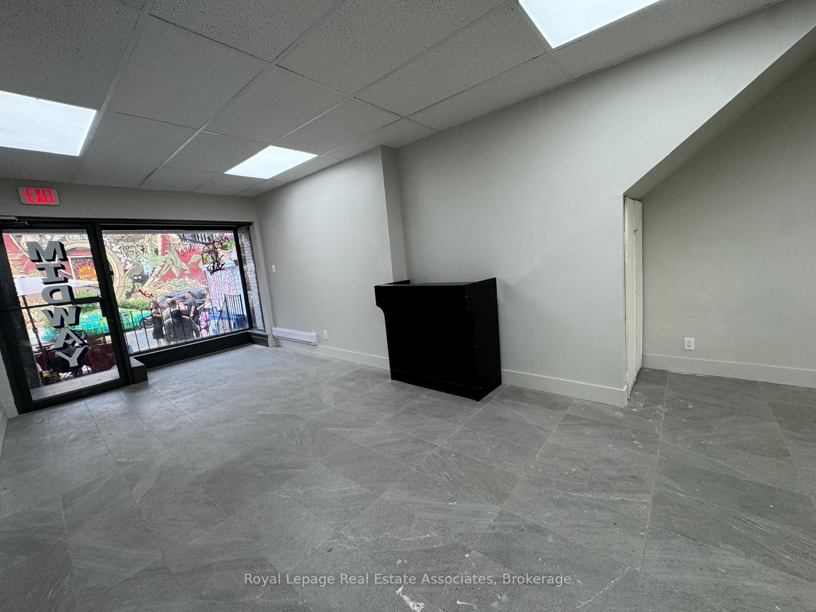 283 Augusta Avenue Main Level Property Photo 8