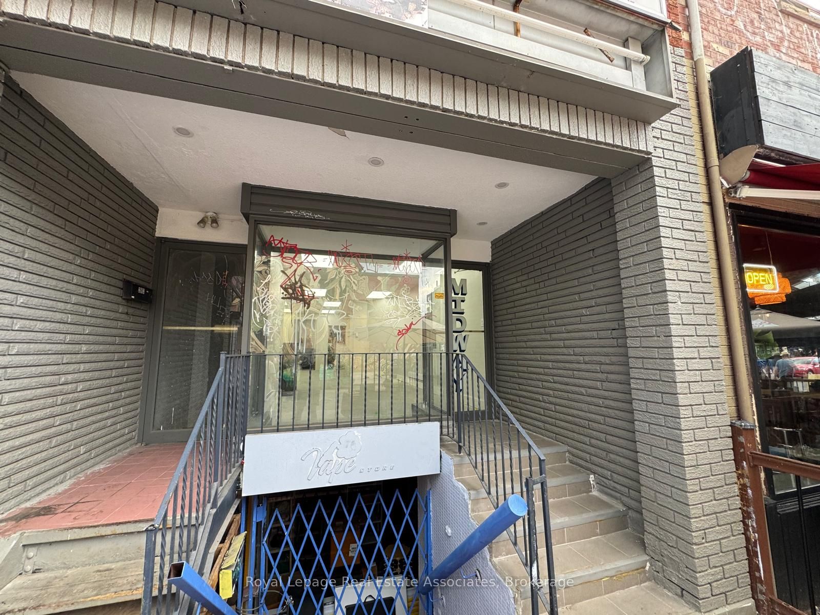 283 Augusta Avenue Main Level Property Photo 13