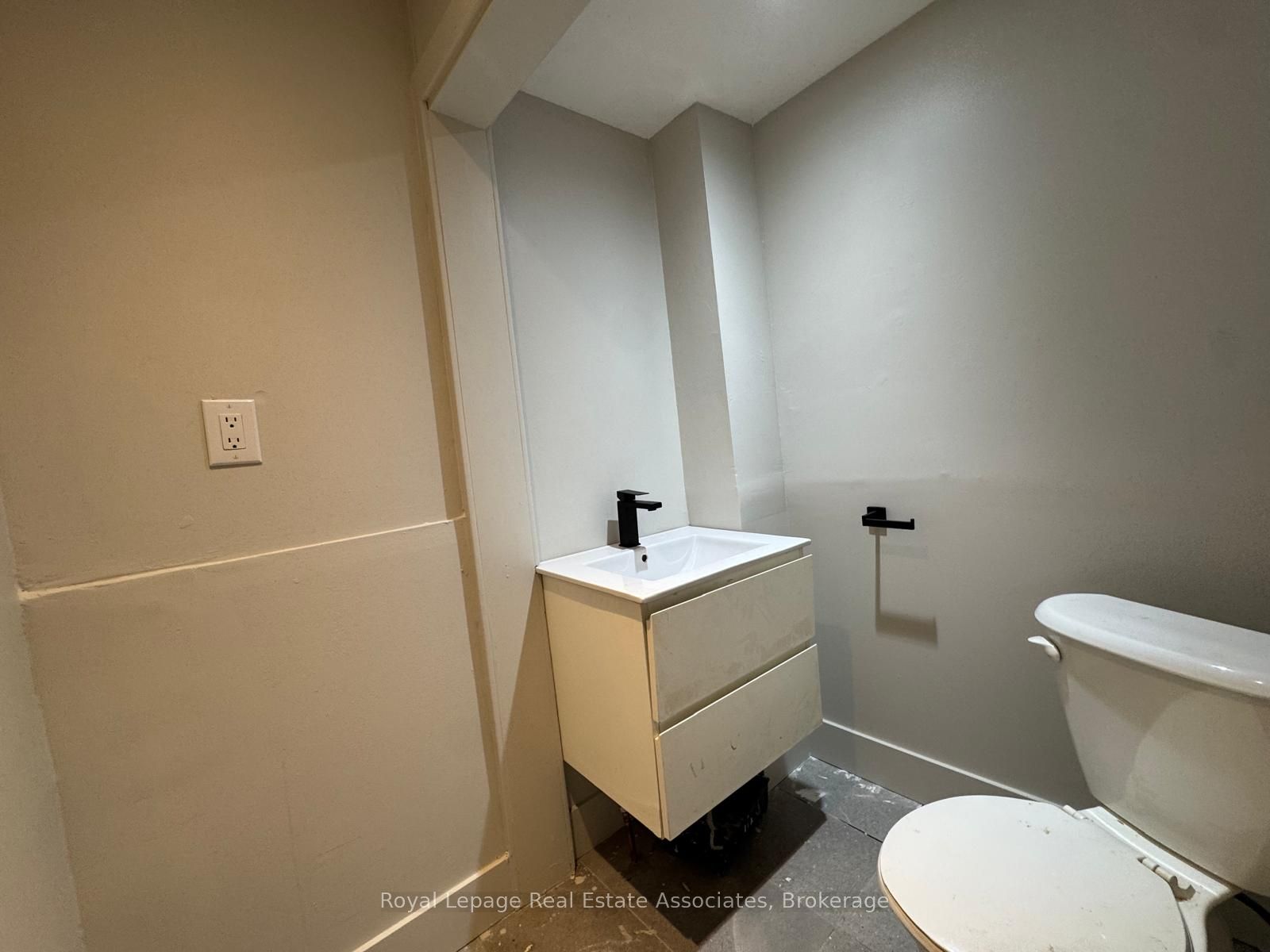 283 Augusta Avenue Main Level Property Photo 14