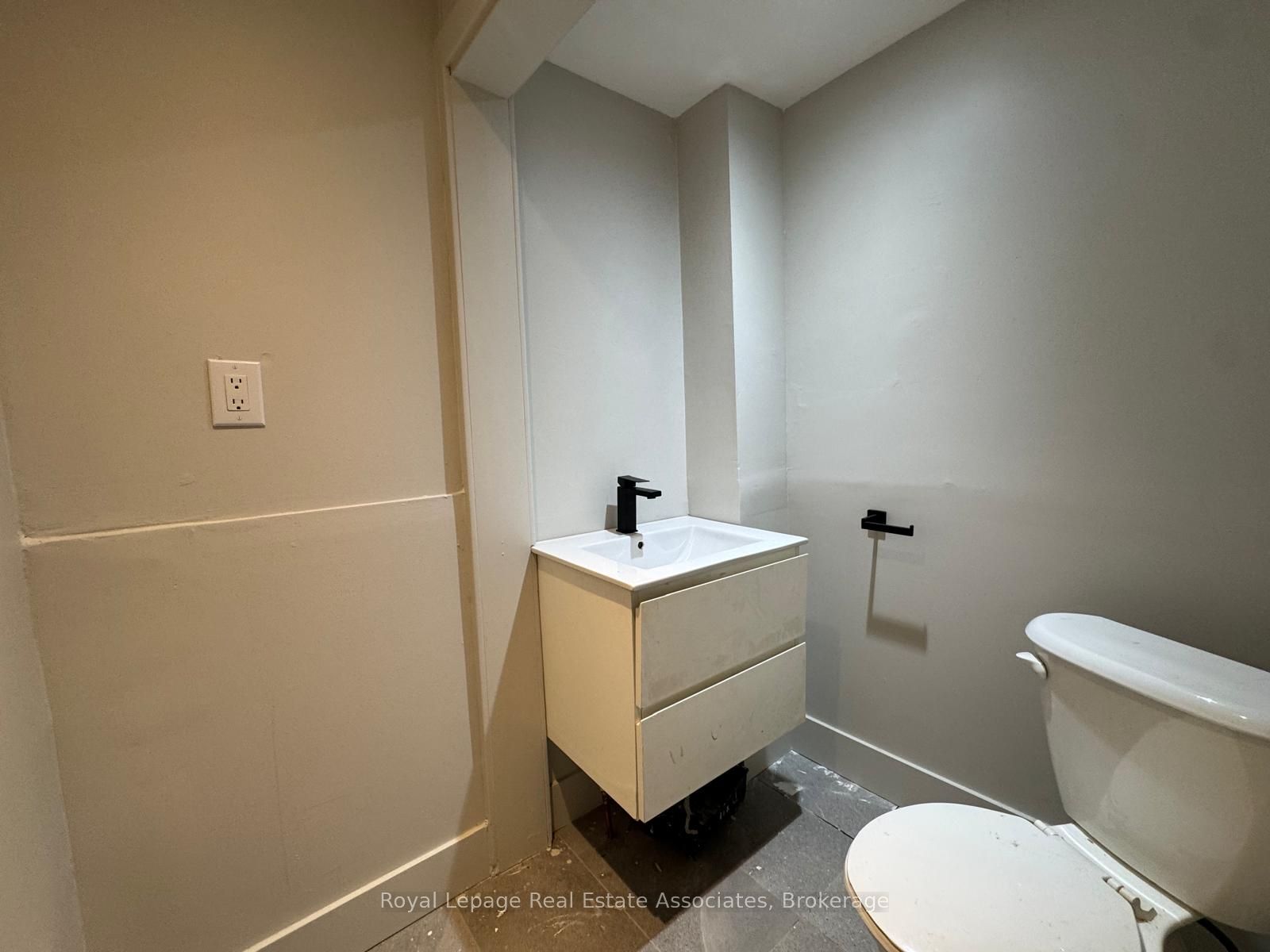 283 Augusta Avenue Main Level Property Photo 15