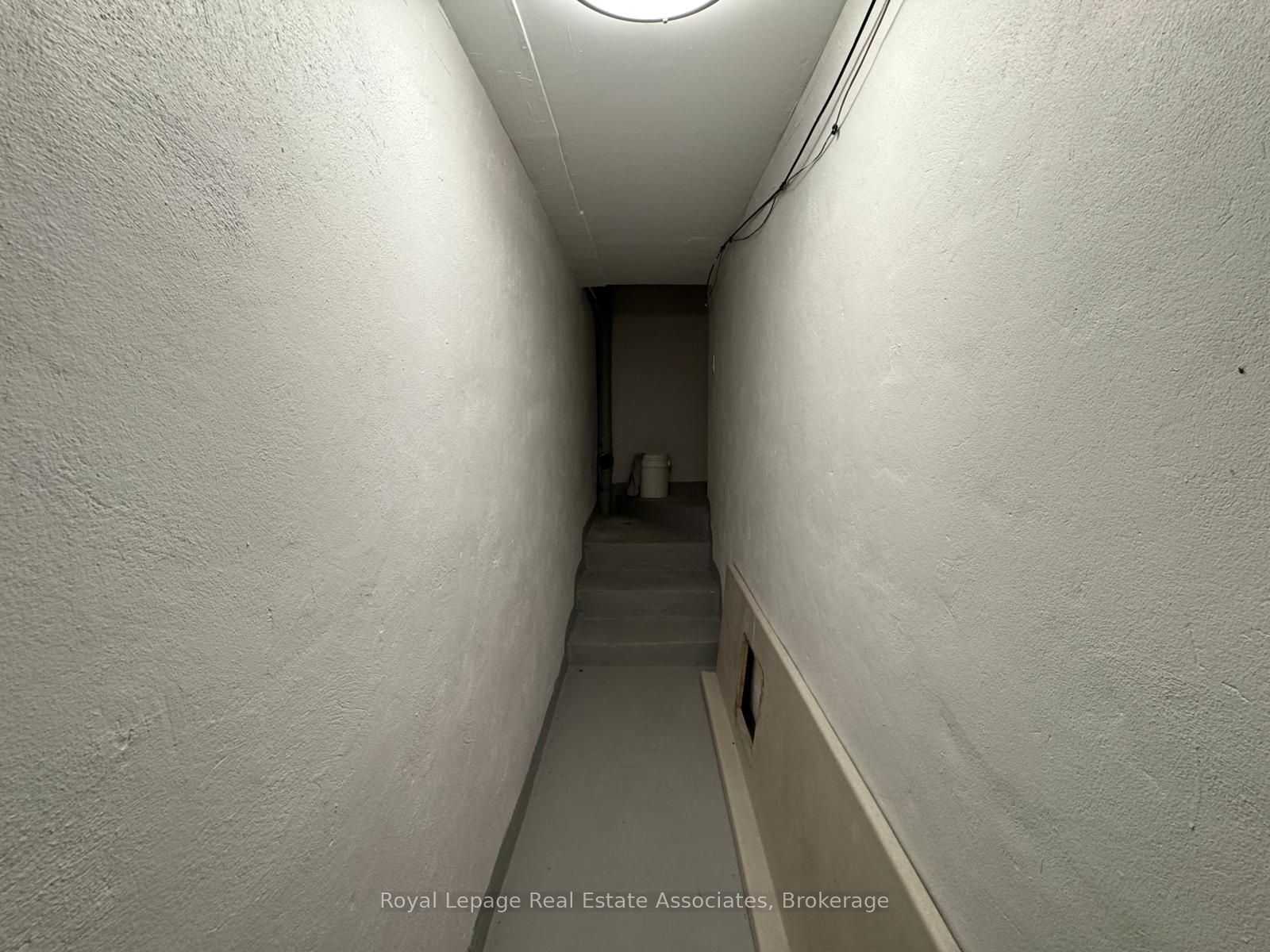 283 Augusta Avenue Main Level Property Photo 17