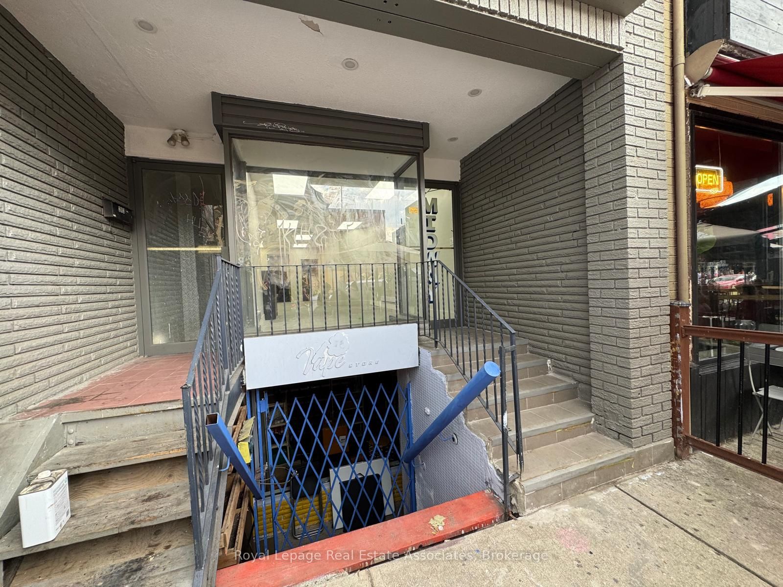 283 Augusta Avenue Main Level Property Photo 19