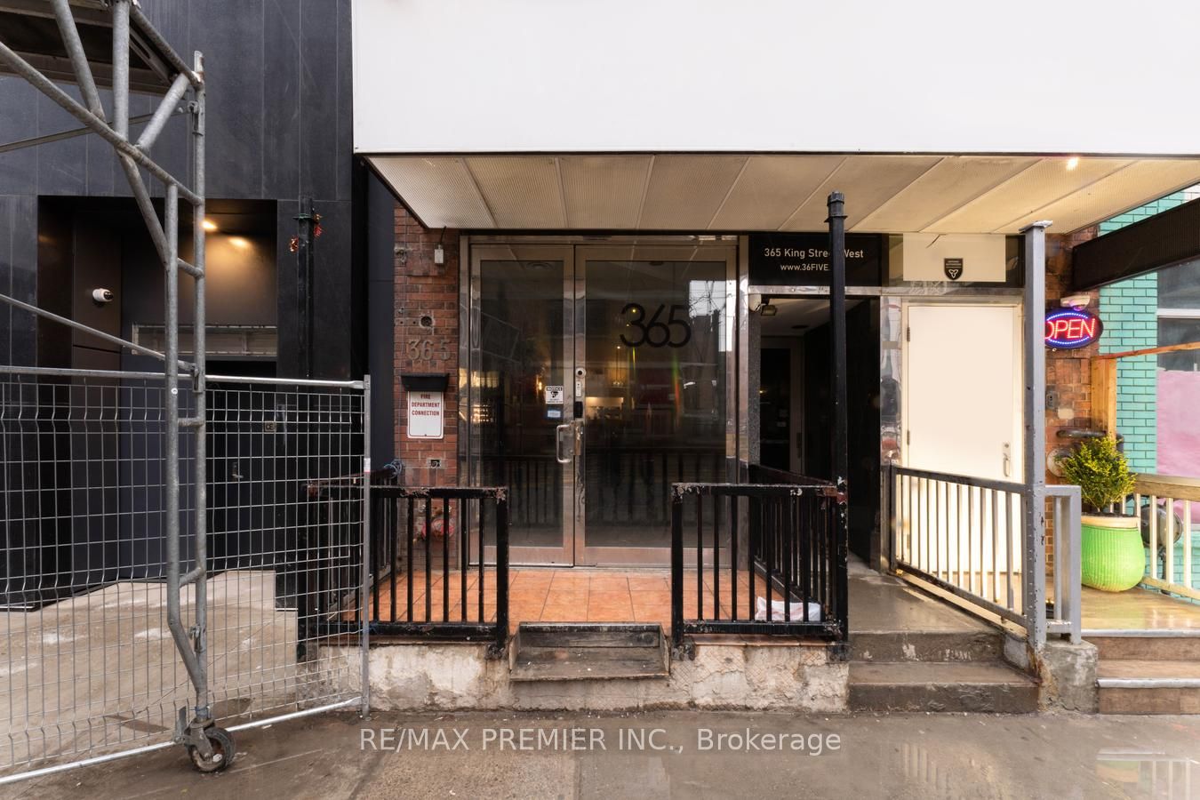 365 King Street W Main Floor Property Photo 2