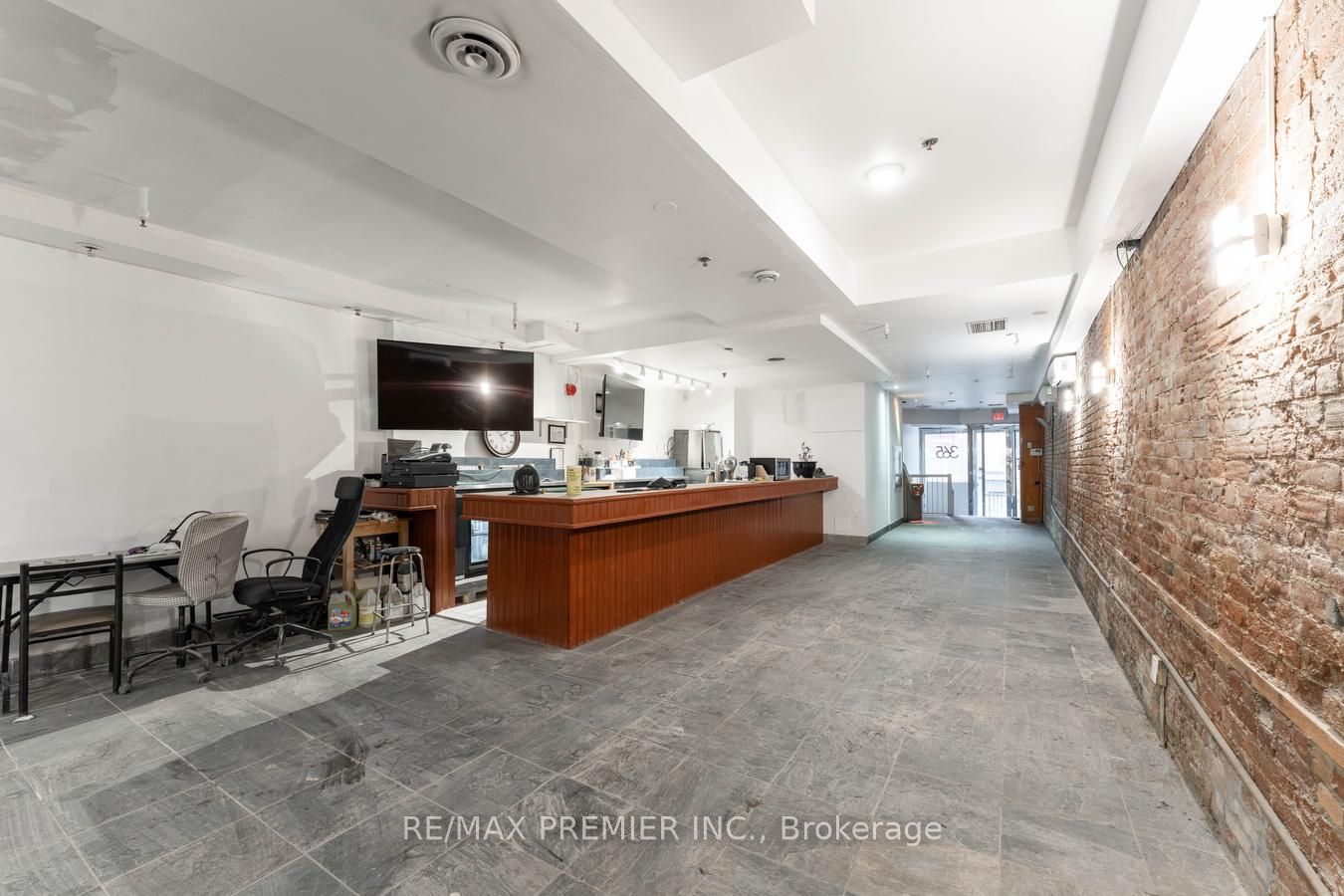 365 King Street W Main Floor Property Photo 11