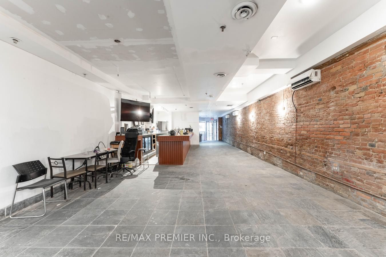 365 King Street W Main Floor Property Photo 12