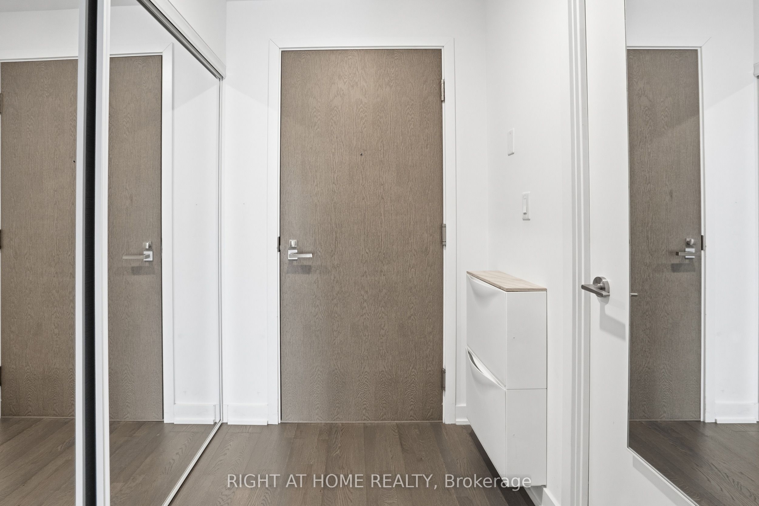 109 Ossington Avenue 406 Property Photo 4