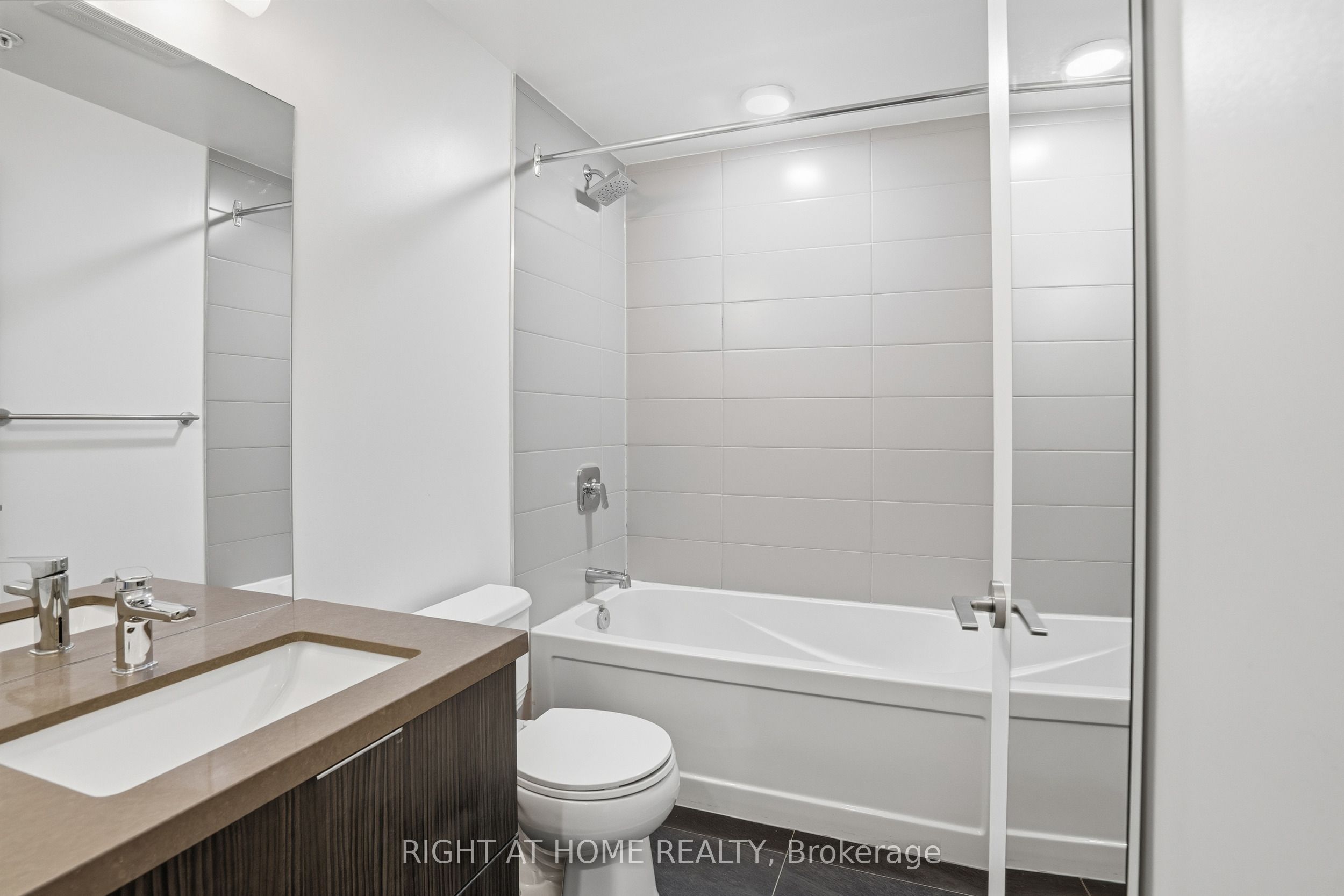 109 Ossington Avenue 406 Property Photo 7