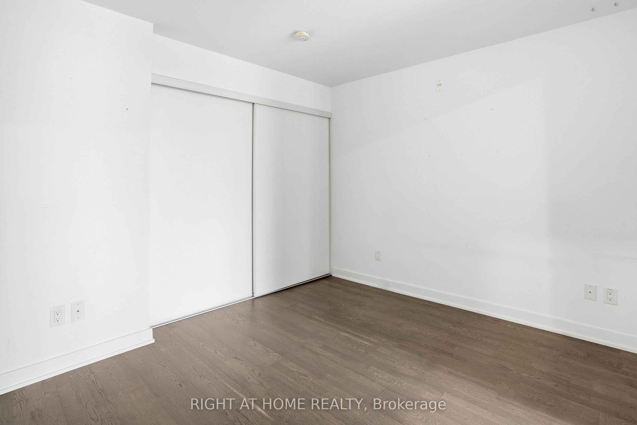 109 Ossington Avenue 406 Property Photo 9