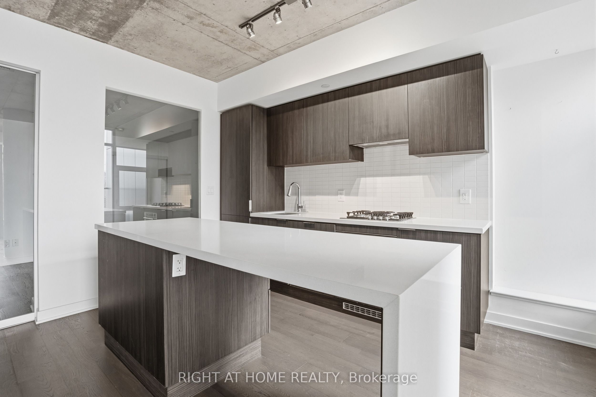 109 Ossington Avenue 406 Property Photo 12