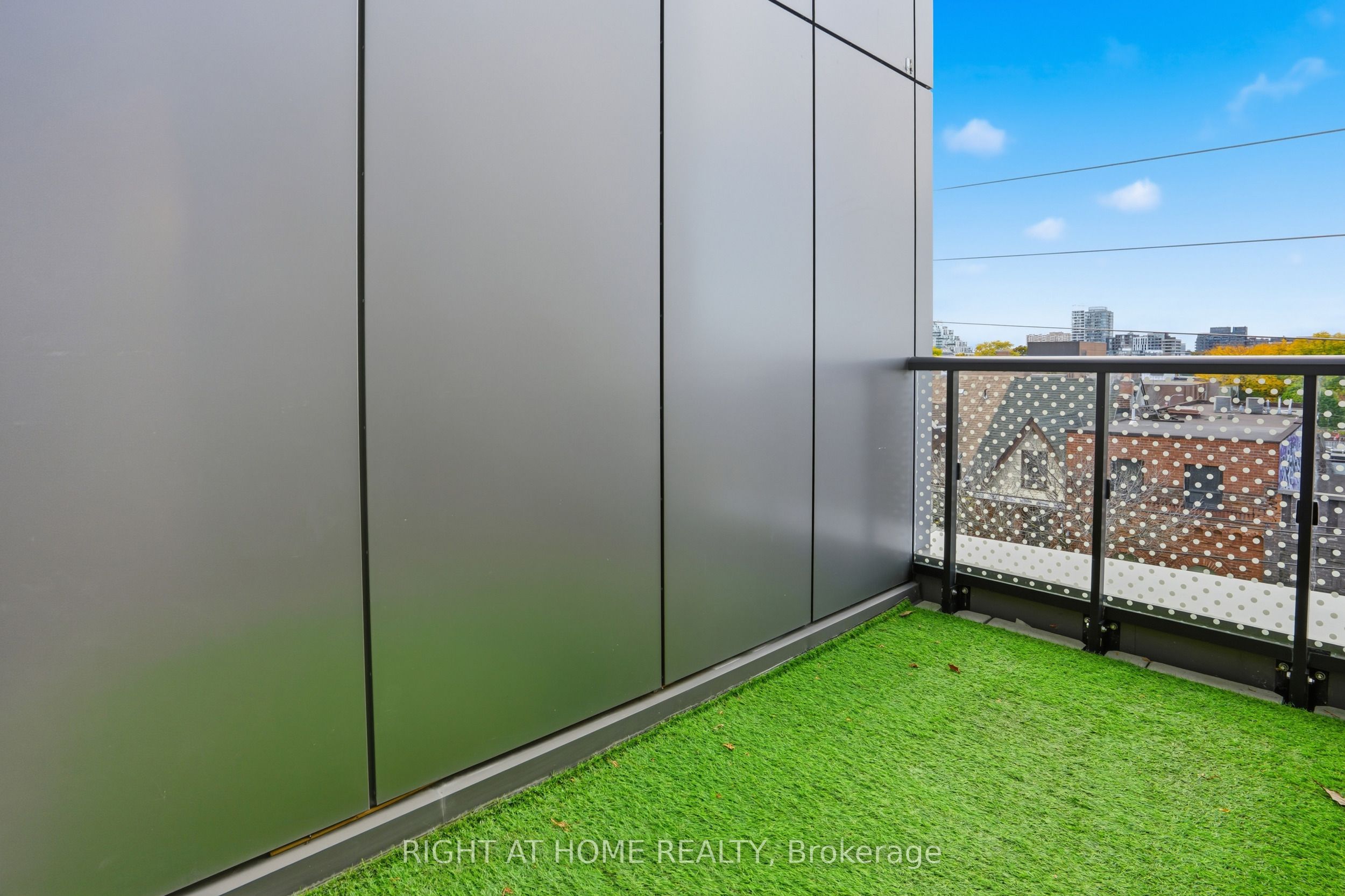 109 Ossington Avenue 406 Property Photo 18