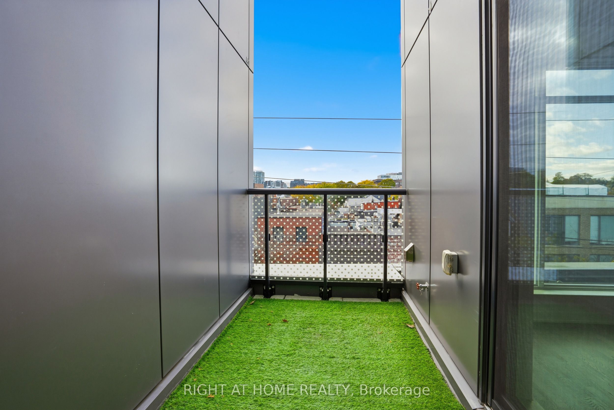 109 Ossington Avenue 406 Property Photo 19