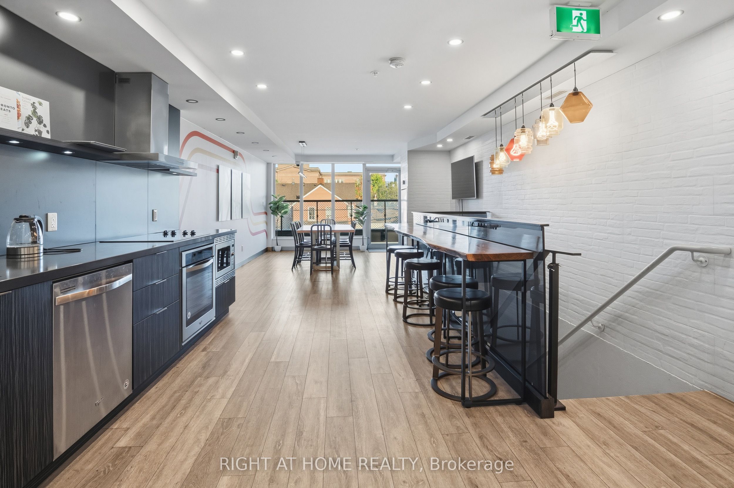 109 Ossington Avenue 406 Property Photo 21