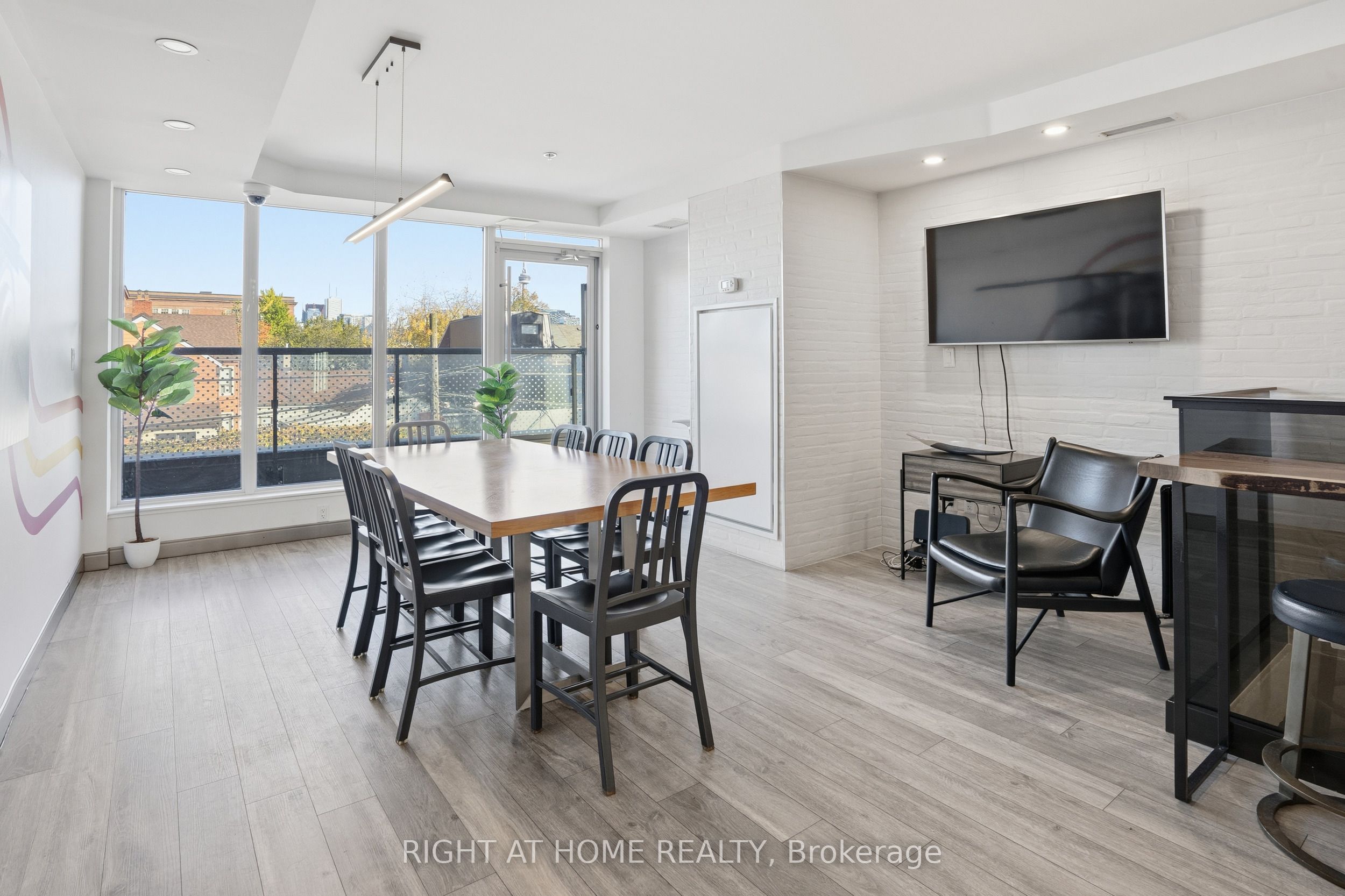 109 Ossington Avenue 406 Property Photo 22