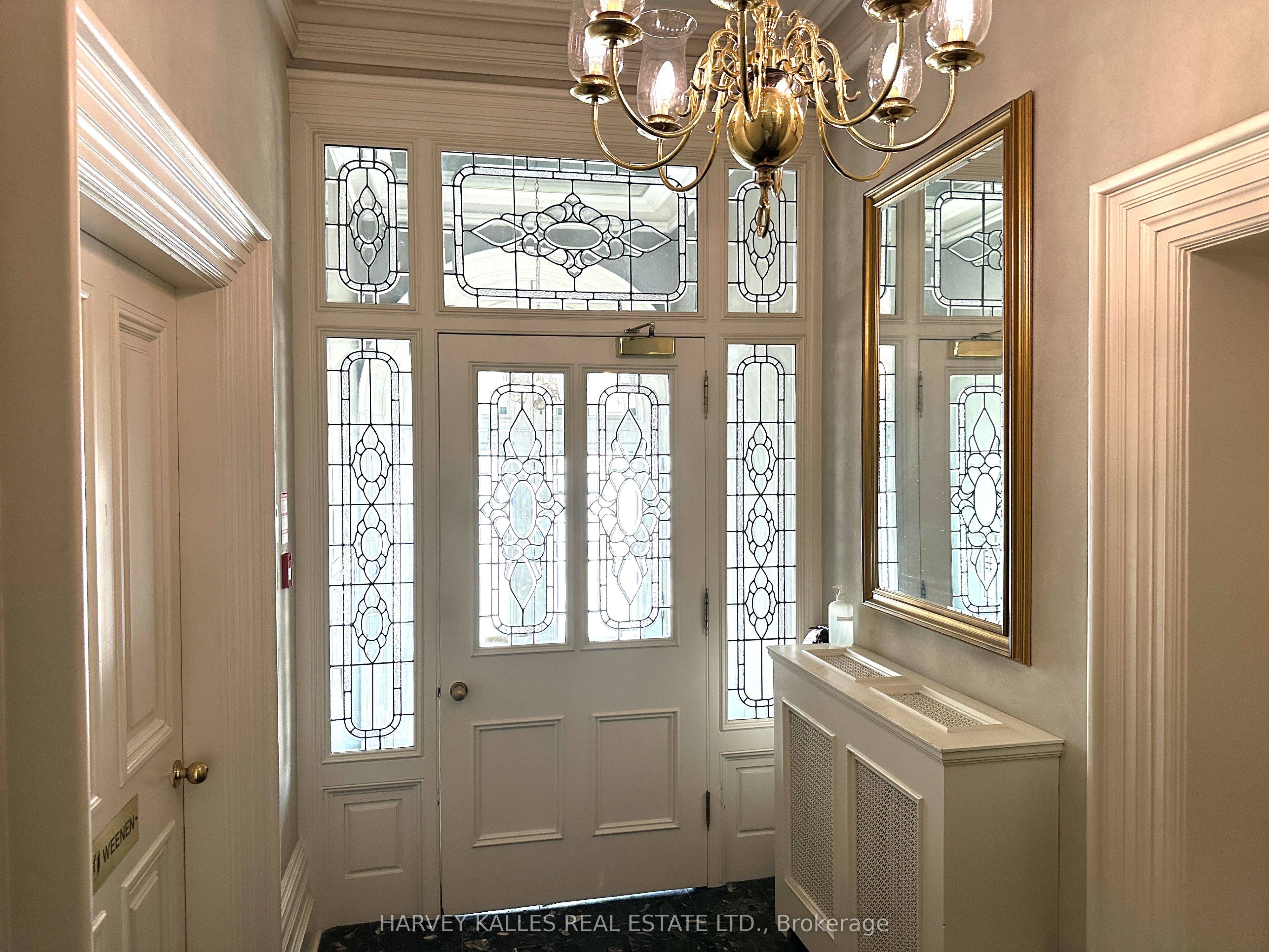 211 Carlton Street Property Photo 3