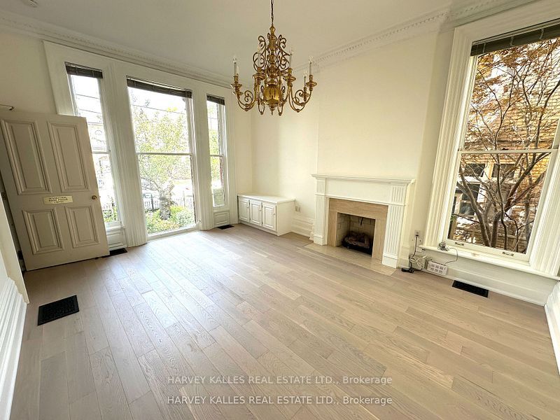 211 Carlton Street Property Photo 4