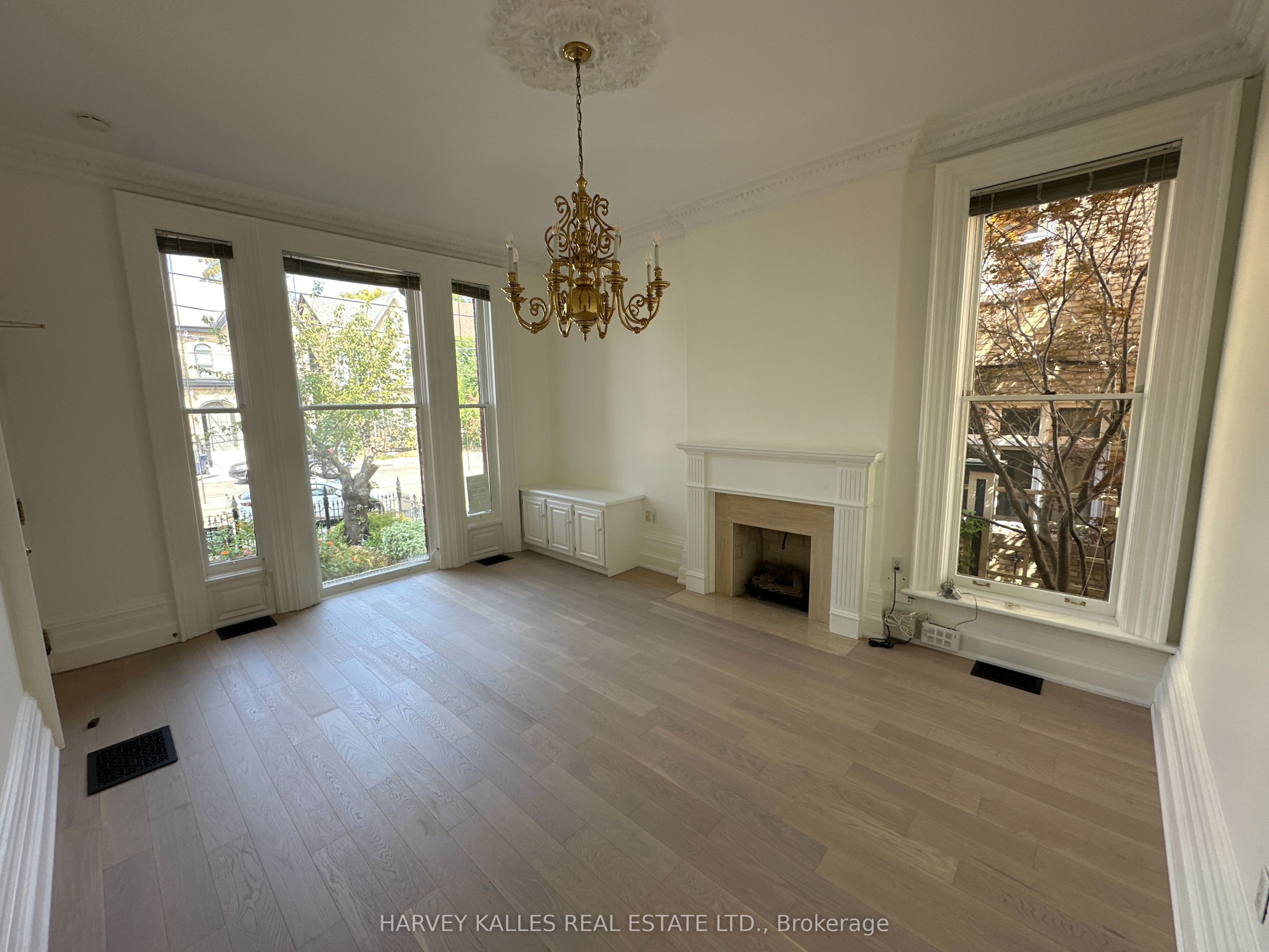 211 Carlton Street Property Photo 5