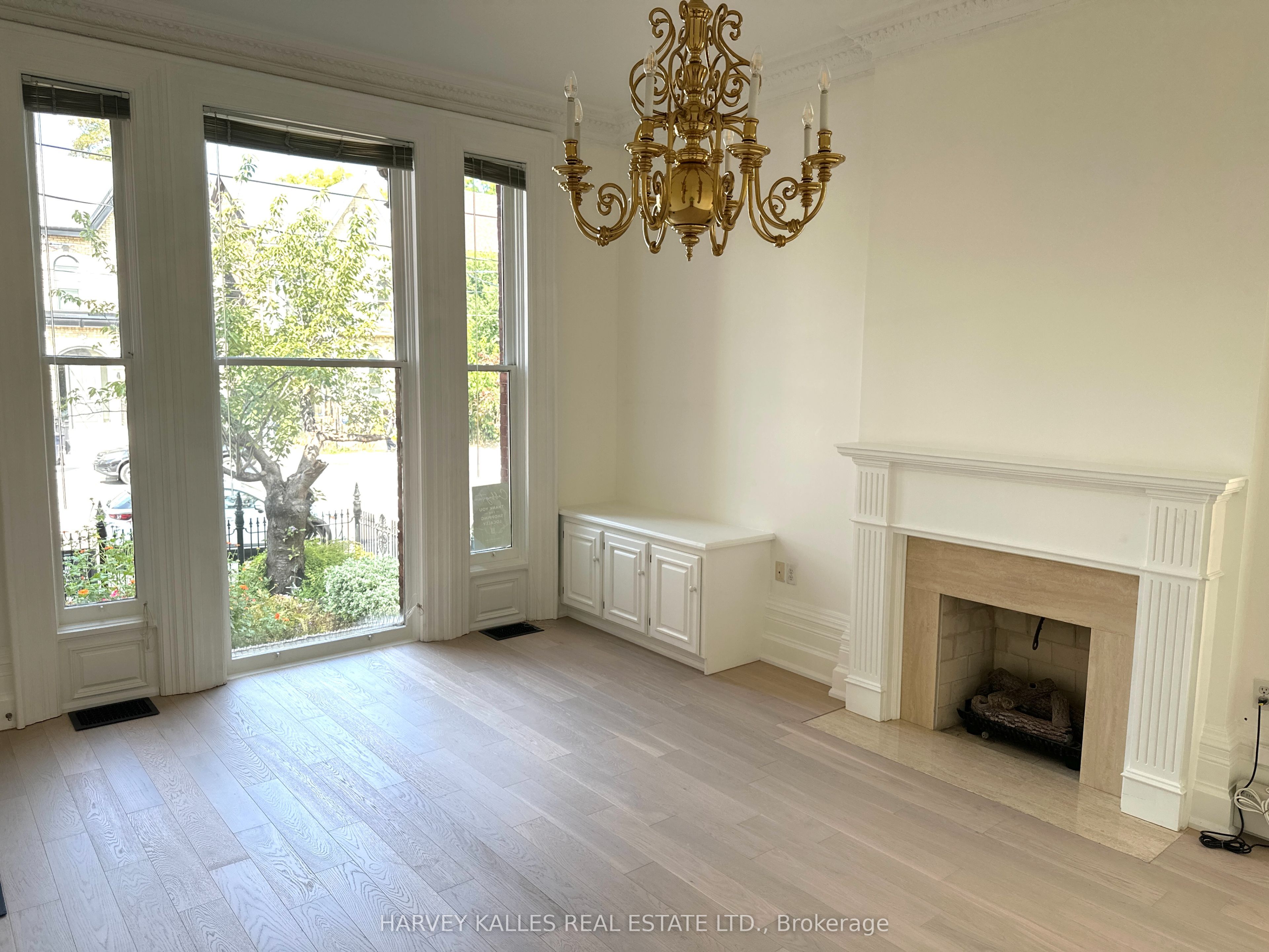 211 Carlton Street Property Photo 6