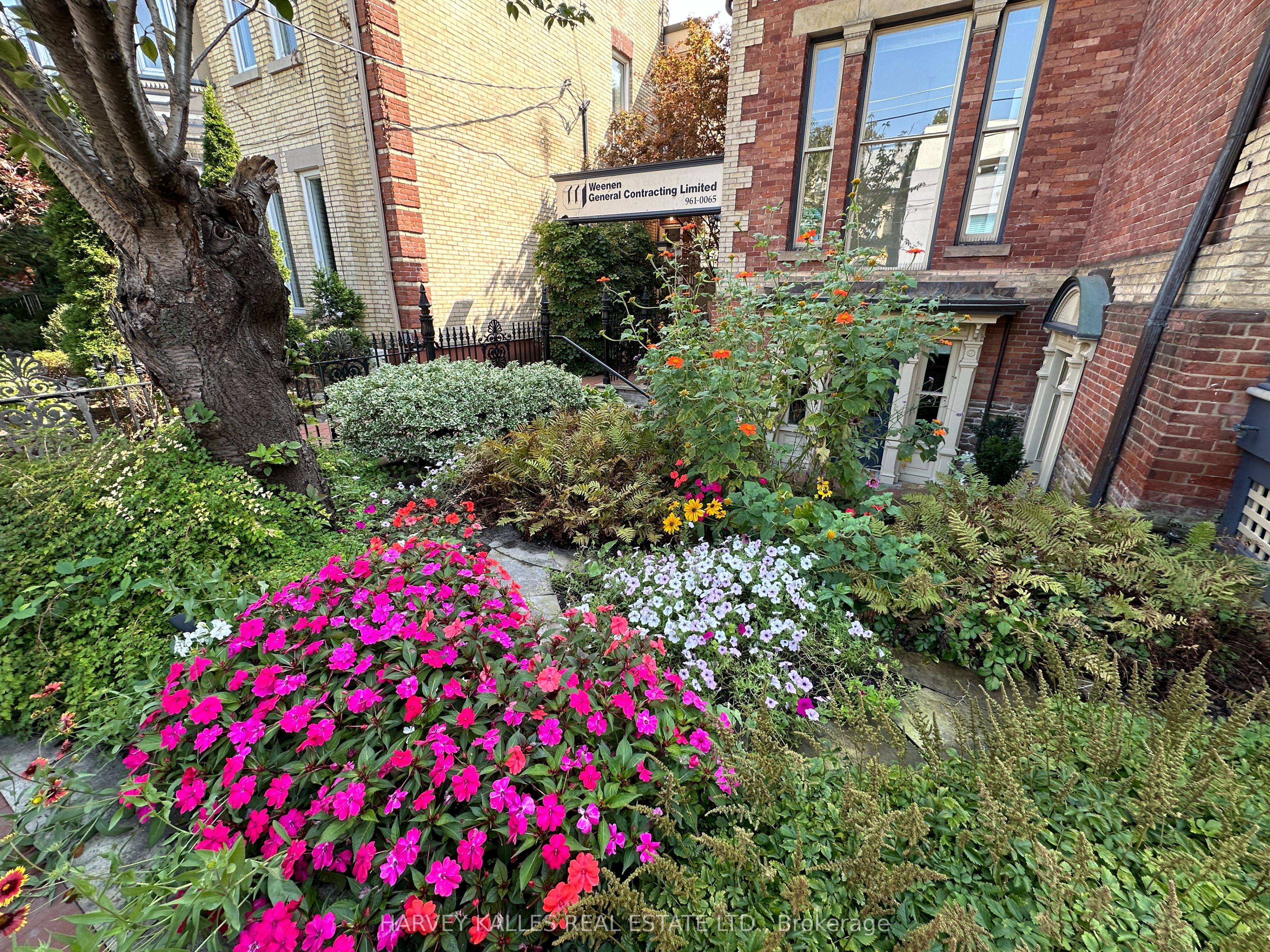 211 Carlton Street Property Photo 12