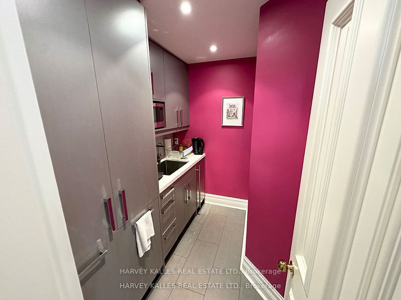 211 Carlton Street Property Photo 13